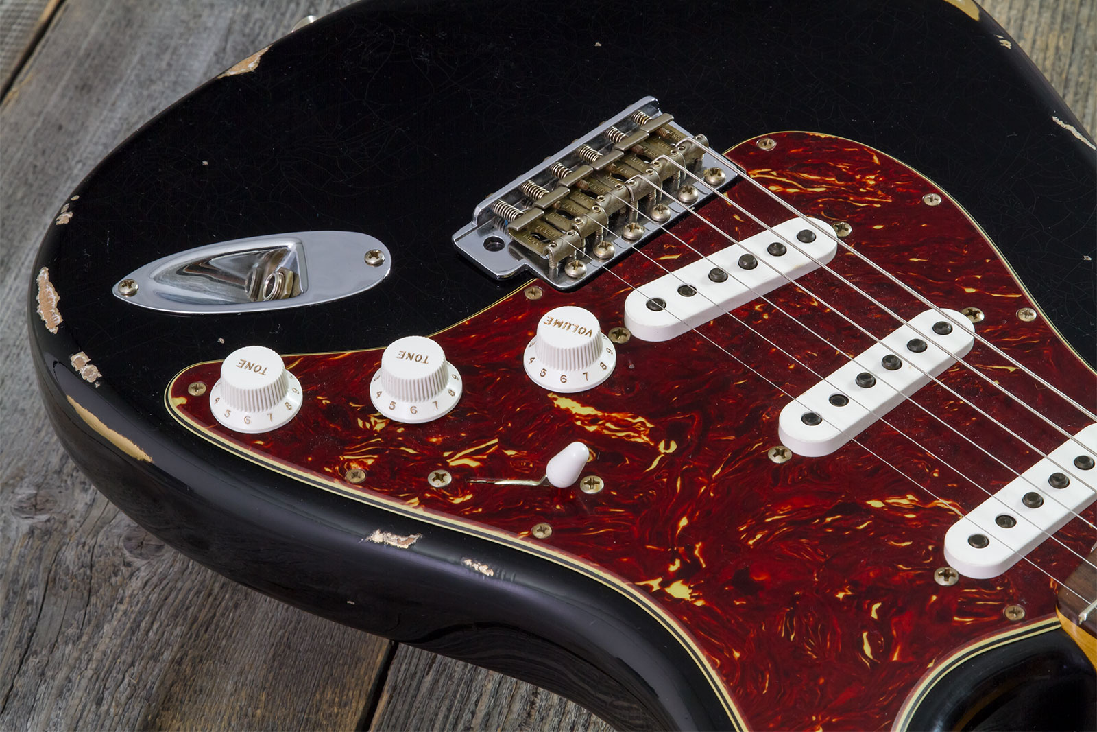 Fender Custom Shop Strat 1963 3s Trem Rw #r143861 - Relic Black O. Hle Gold - Str shape electric guitar - Variation 4