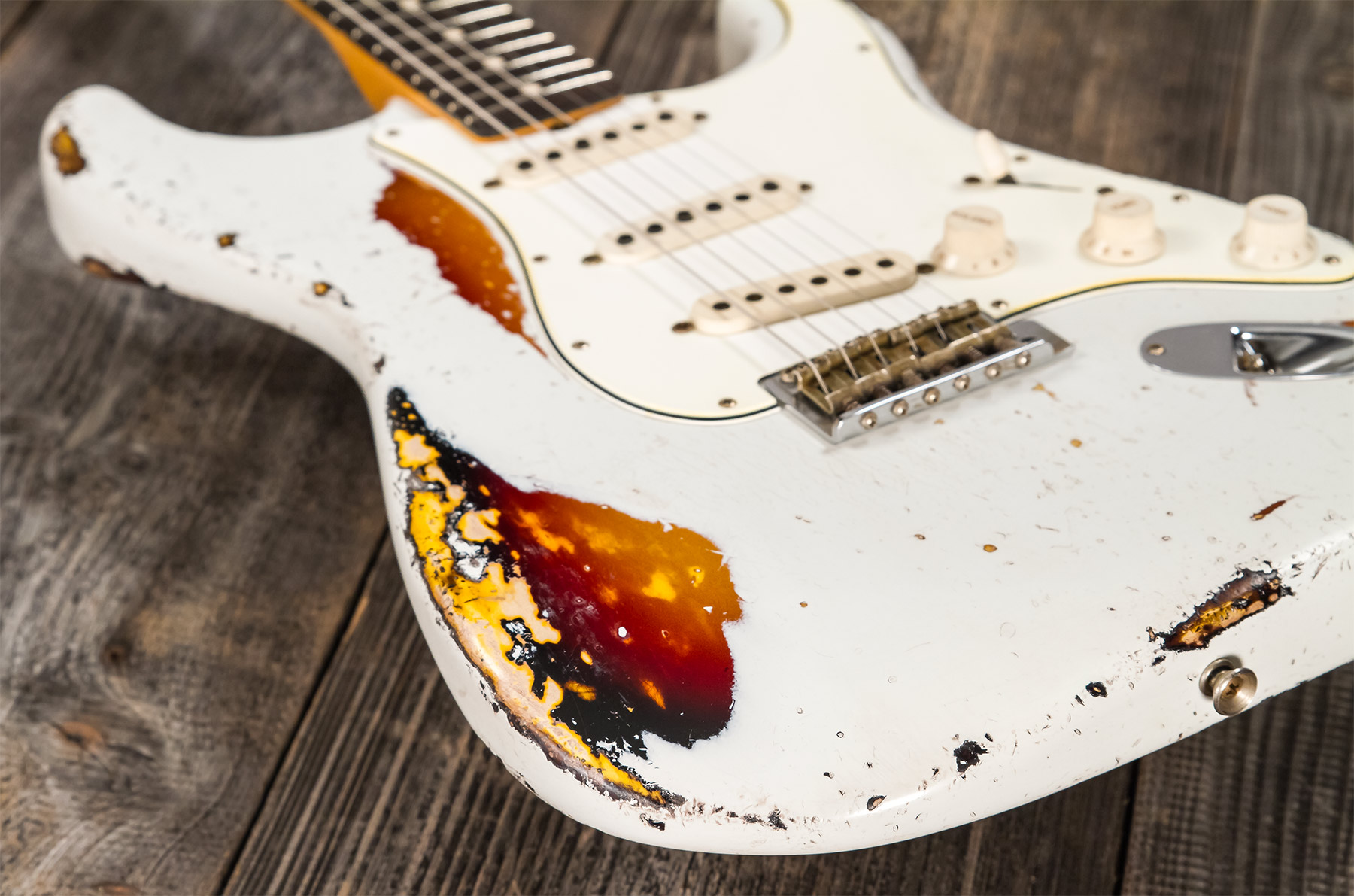 Fender Custom Shop Strat 1963 Masterbuilt K.mcmillin Bla #r117544 - Ultimate Relic Olympic White/3-color Sunburst - Str shape electric guitar - Variat