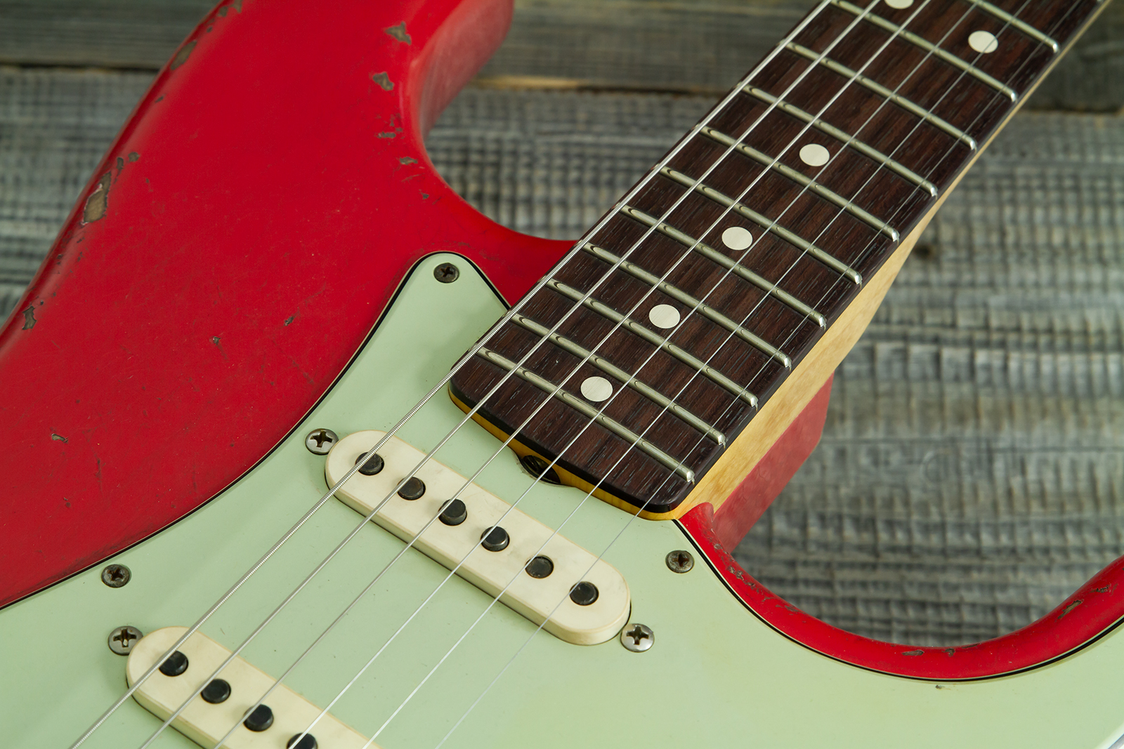 Fender Custom Shop Strat 1963 Mb A.macnutt 3s Trem Rw #r144111 - Relic Fiesta Red - Str shape electric guitar - Variation 4