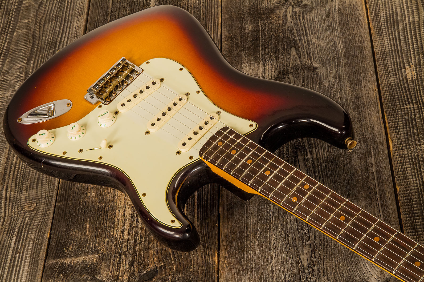 Fender Custom Shop Strat 1964 3s Trem Rw - Journeyman Relic Target 3-color Sunburst - Str shape electric guitar - Variation 1