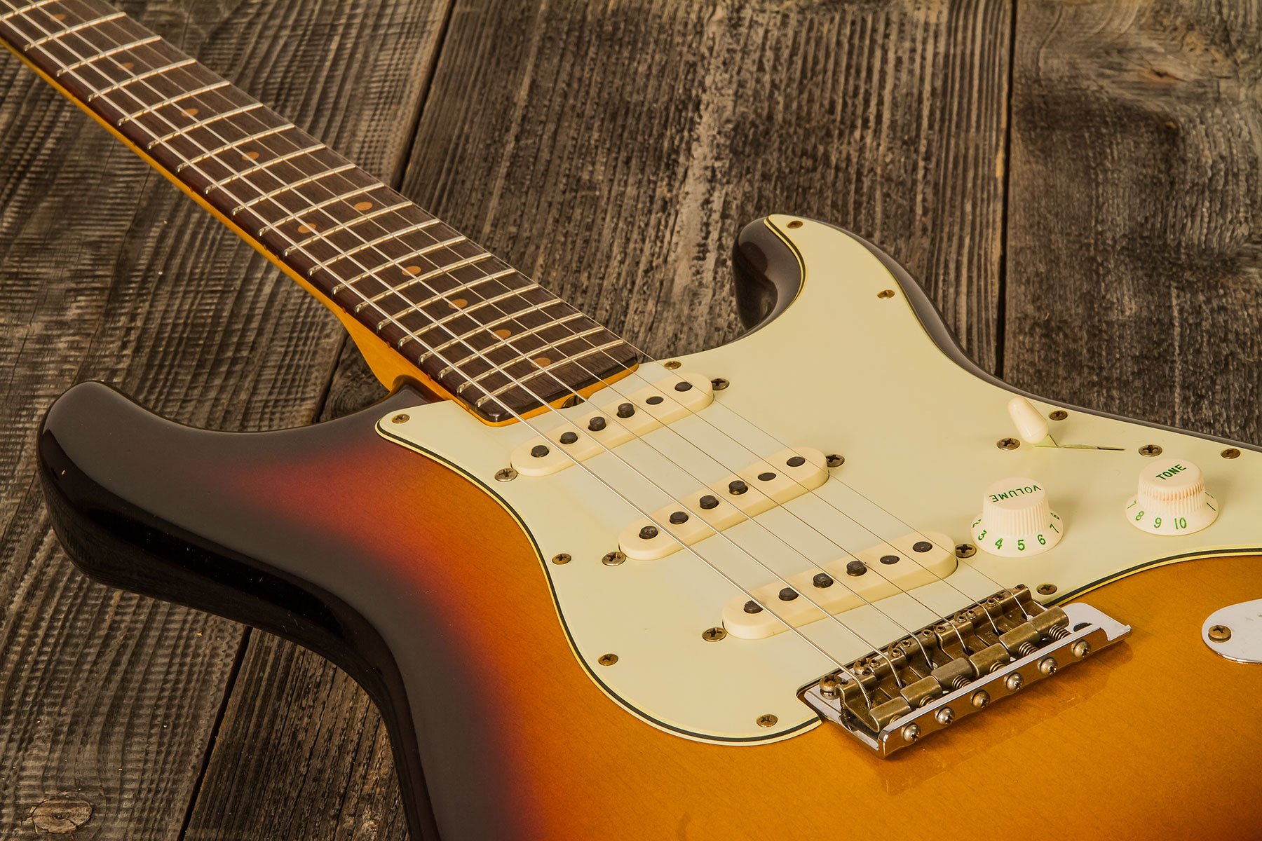 Fender Custom Shop Strat 1964 3s Trem Rw - Journeyman Relic Target 3-color Sunburst - Str shape electric guitar - Variation 3
