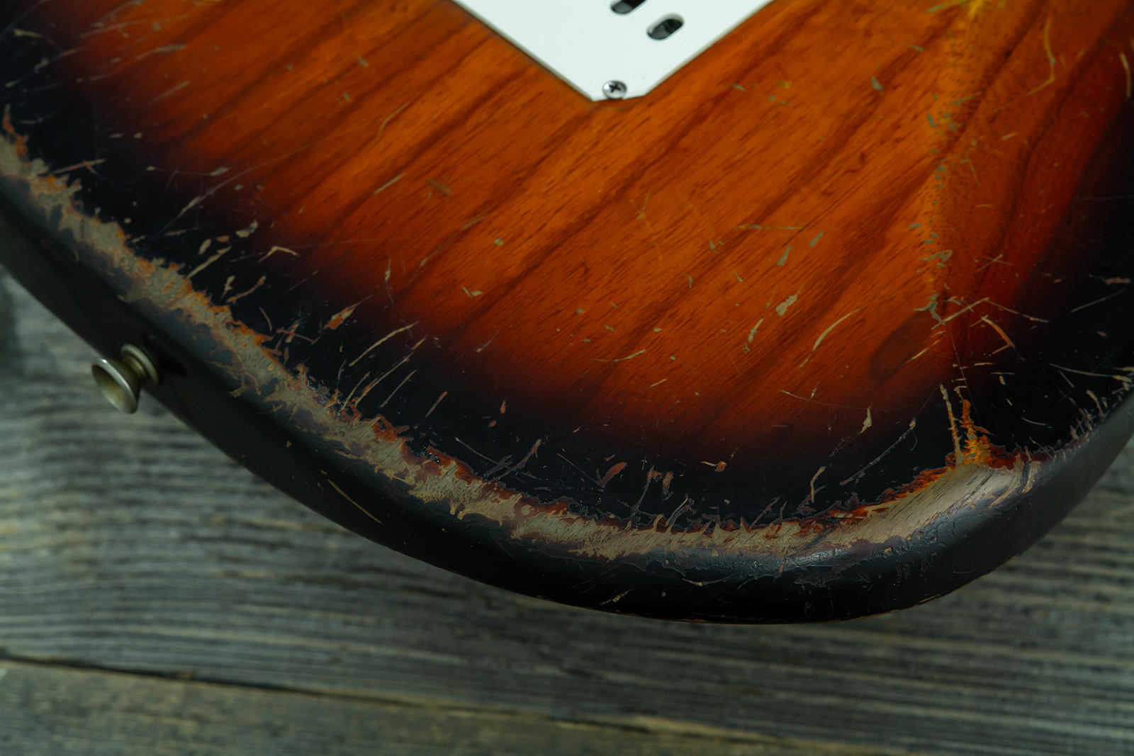 Fender Custom Shop Strat 50s Mb A.macnutt 3s Trem Rw #r132343 - Heavy Relic 2-color Sunburst - Str shape electric guitar - Variation 11