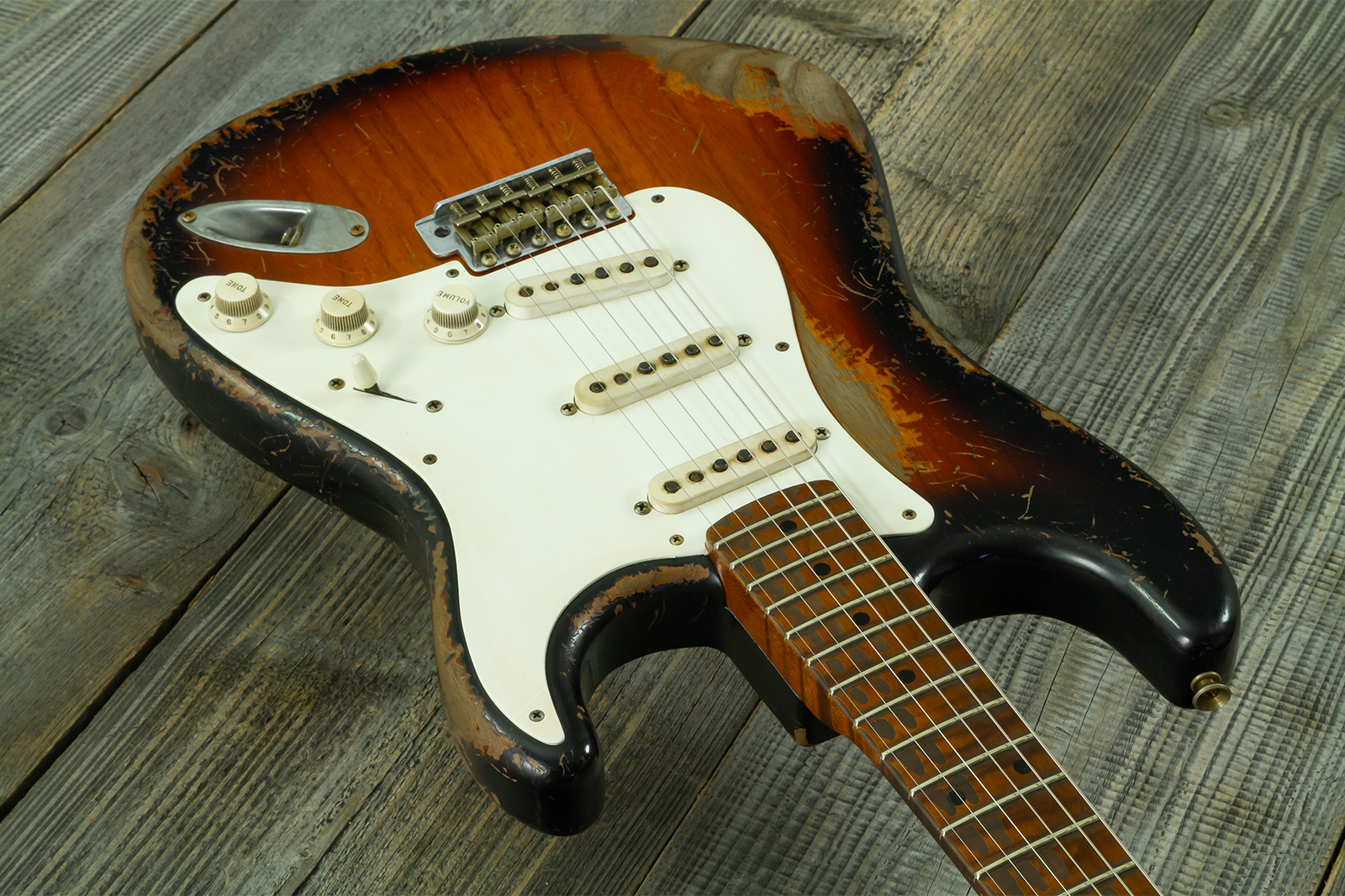 Fender Custom Shop Strat 50s Mb A.macnutt 3s Trem Rw #r132343 - Heavy Relic 2-color Sunburst - Str shape electric guitar - Variation 2
