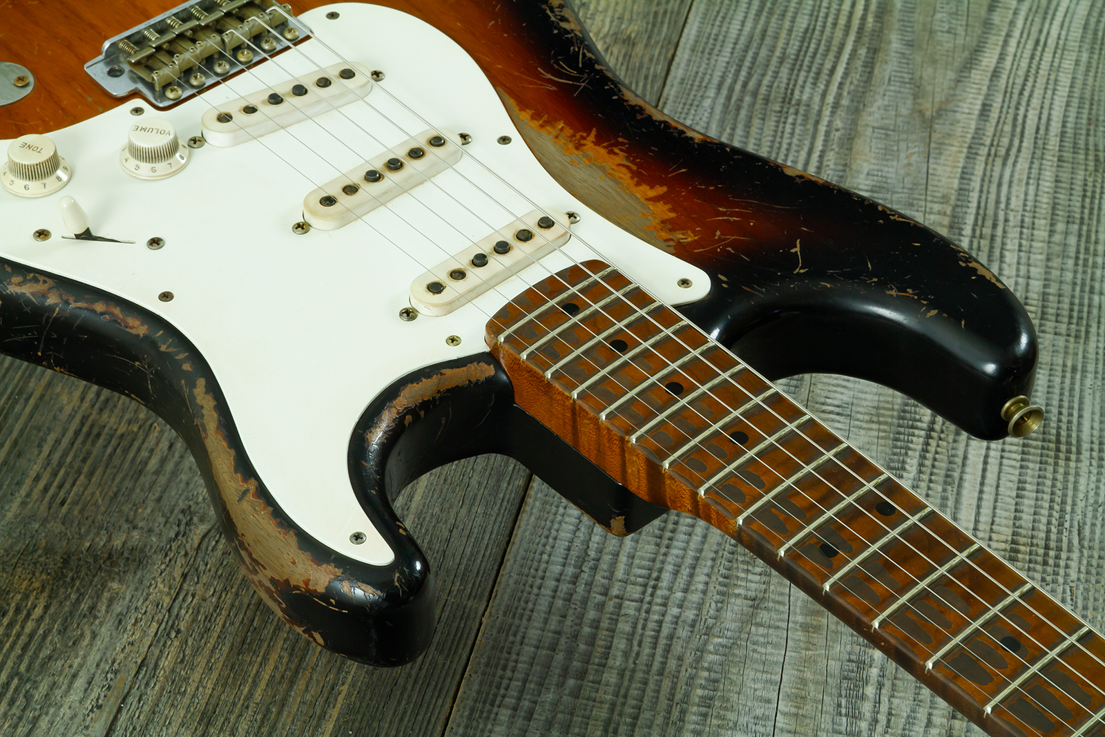 Fender Custom Shop Strat 50s Mb A.macnutt 3s Trem Rw #r132343 - Heavy Relic 2-color Sunburst - Str shape electric guitar - Variation 7