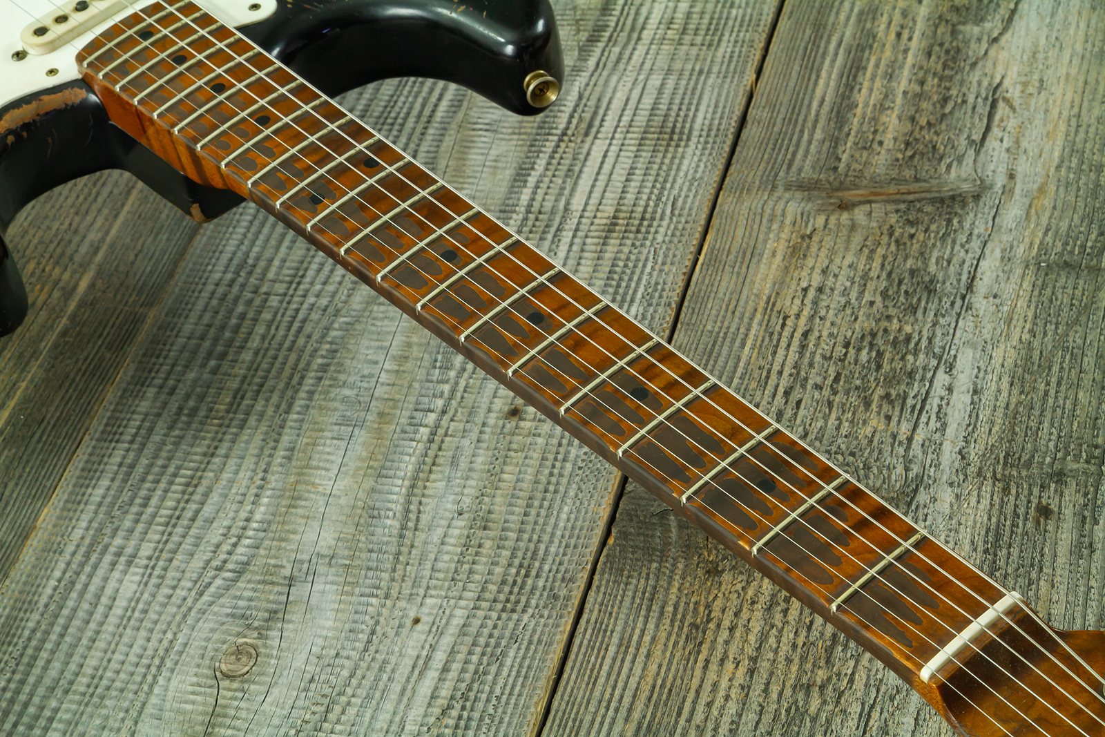 Fender Custom Shop Strat 50s Mb A.macnutt 3s Trem Rw #r132343 - Heavy Relic 2-color Sunburst - Str shape electric guitar - Variation 8