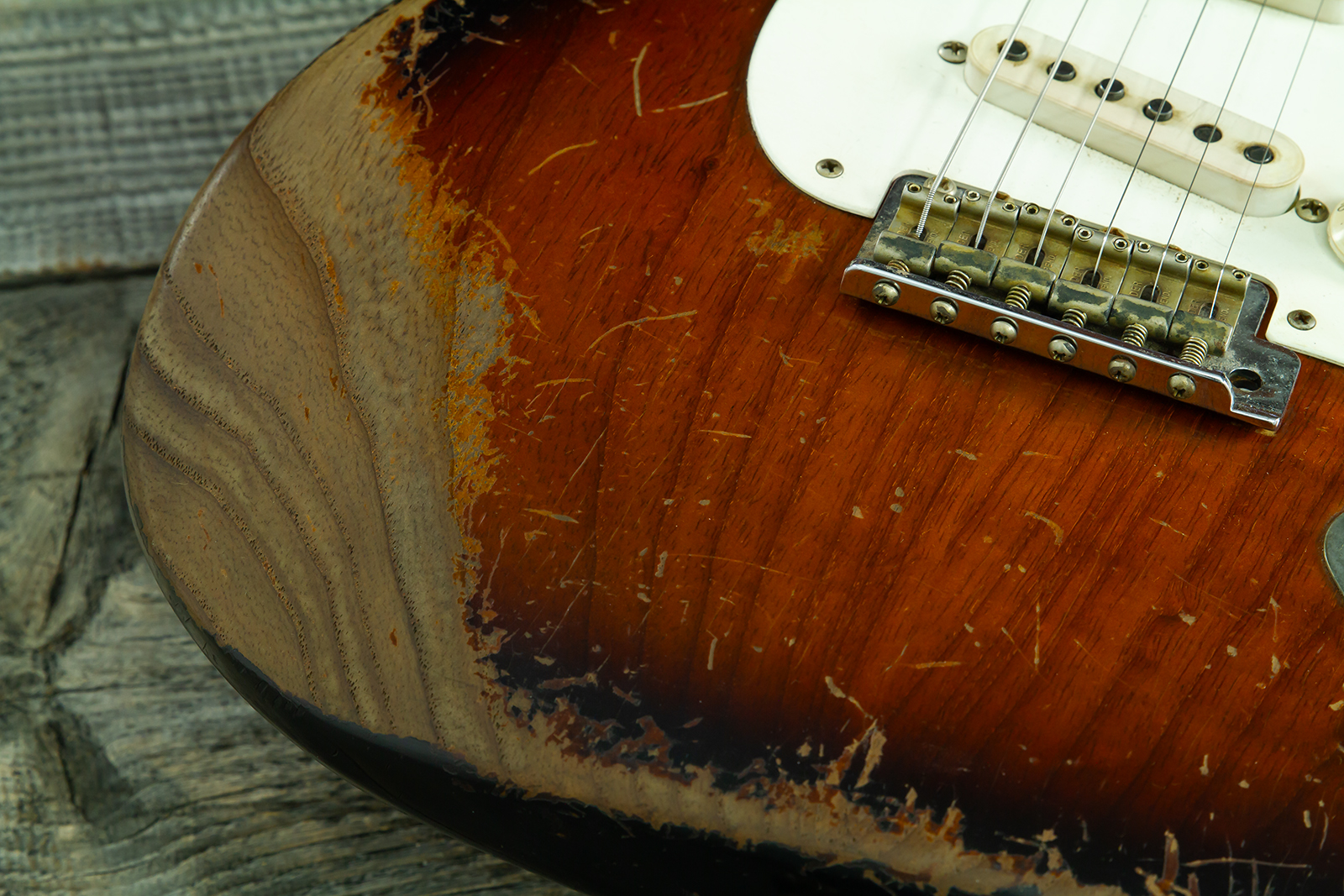 Fender Custom Shop Strat Late 1959 Mb A.macnutt 3s Trem Rw #r147577 - Heavy Relic 2-color Sunburst - Str shape electric guitar - Variation 3