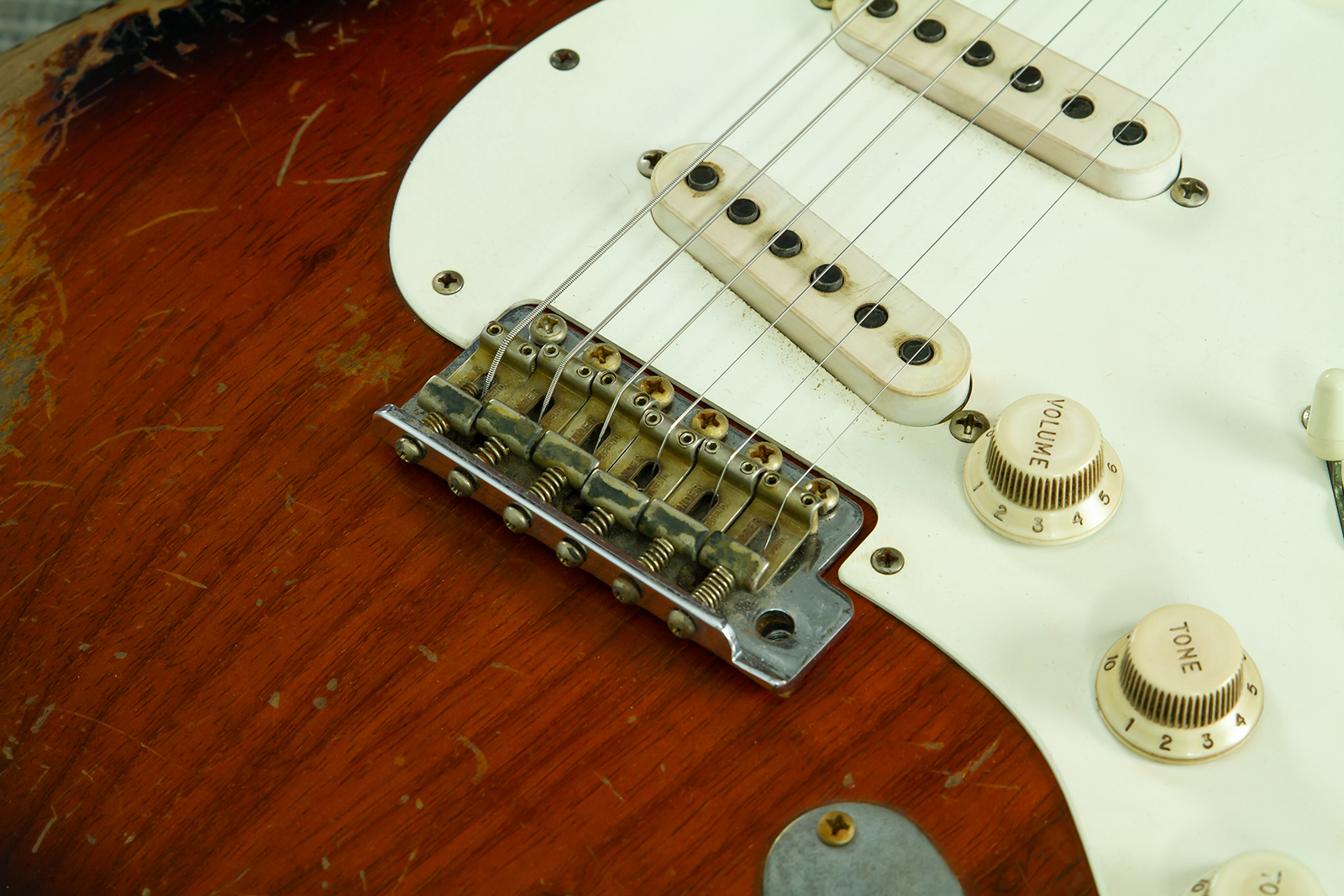 Fender Custom Shop Strat Late 1959 Mb A.macnutt 3s Trem Rw #r147577 - Heavy Relic 2-color Sunburst - Str shape electric guitar - Variation 4