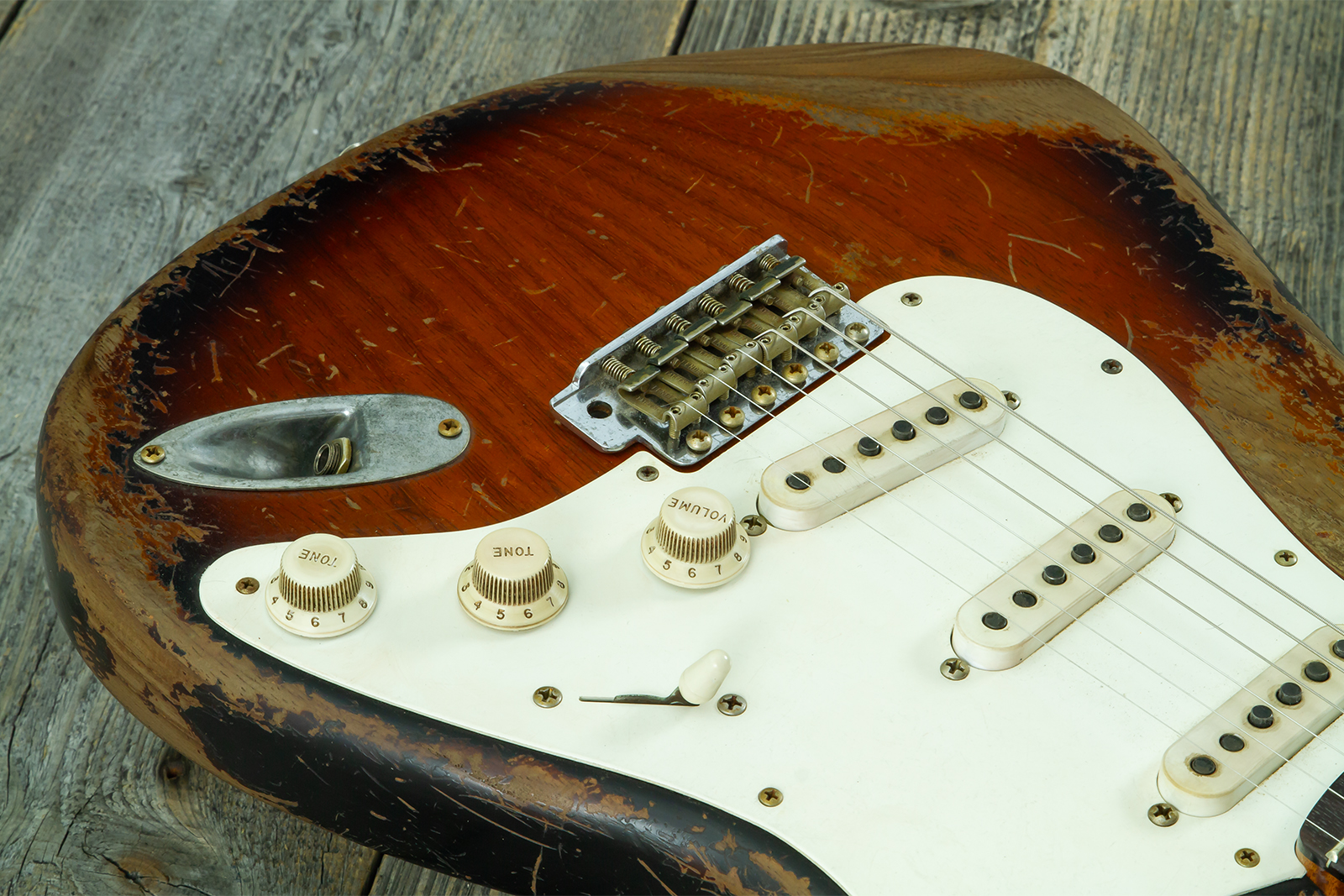 Fender Custom Shop Strat Late 1959 Mb A.macnutt 3s Trem Rw #r147577 - Heavy Relic 2-color Sunburst - Str shape electric guitar - Variation 7