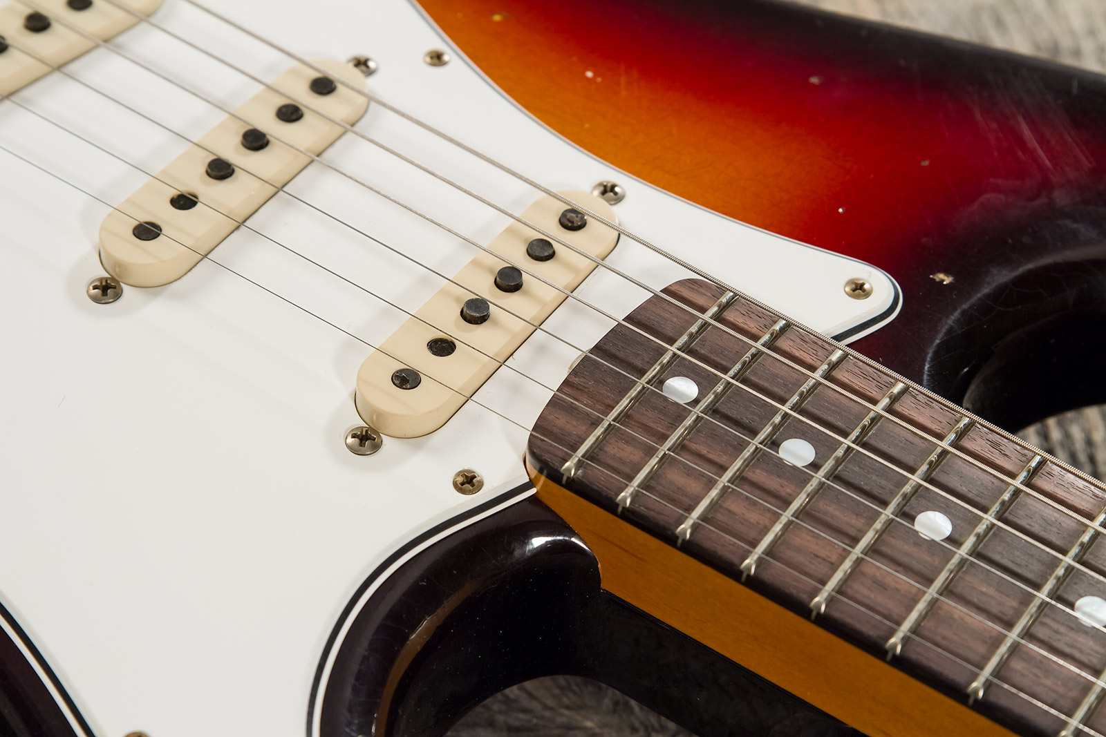 Fender Custom Shop Strat Late 1964 3s Trem Rw #cz569756 - Relic Target 3-color Sunburst - Str shape electric guitar - Variation 4