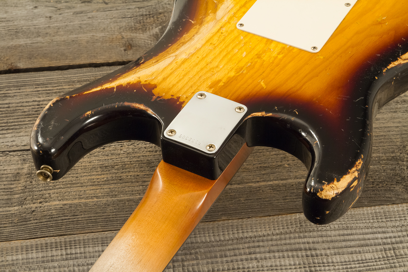 Fender Custom Shop Strat Masterbuilt L.perry 3s Trem Rw #r132309 - Heavy Relic 2-color Sunburst - Str shape electric guitar - Variation 13