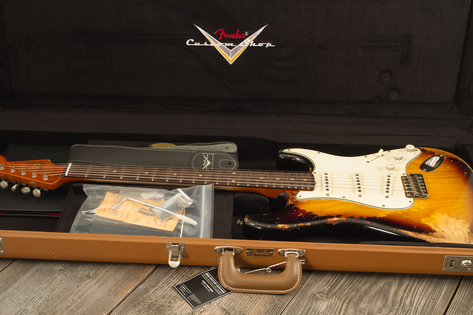 Fender Custom Shop Strat Masterbuilt L.perry 3s Trem Rw #r132309 - Heavy Relic 2-color Sunburst - Str shape electric guitar - Variation 18