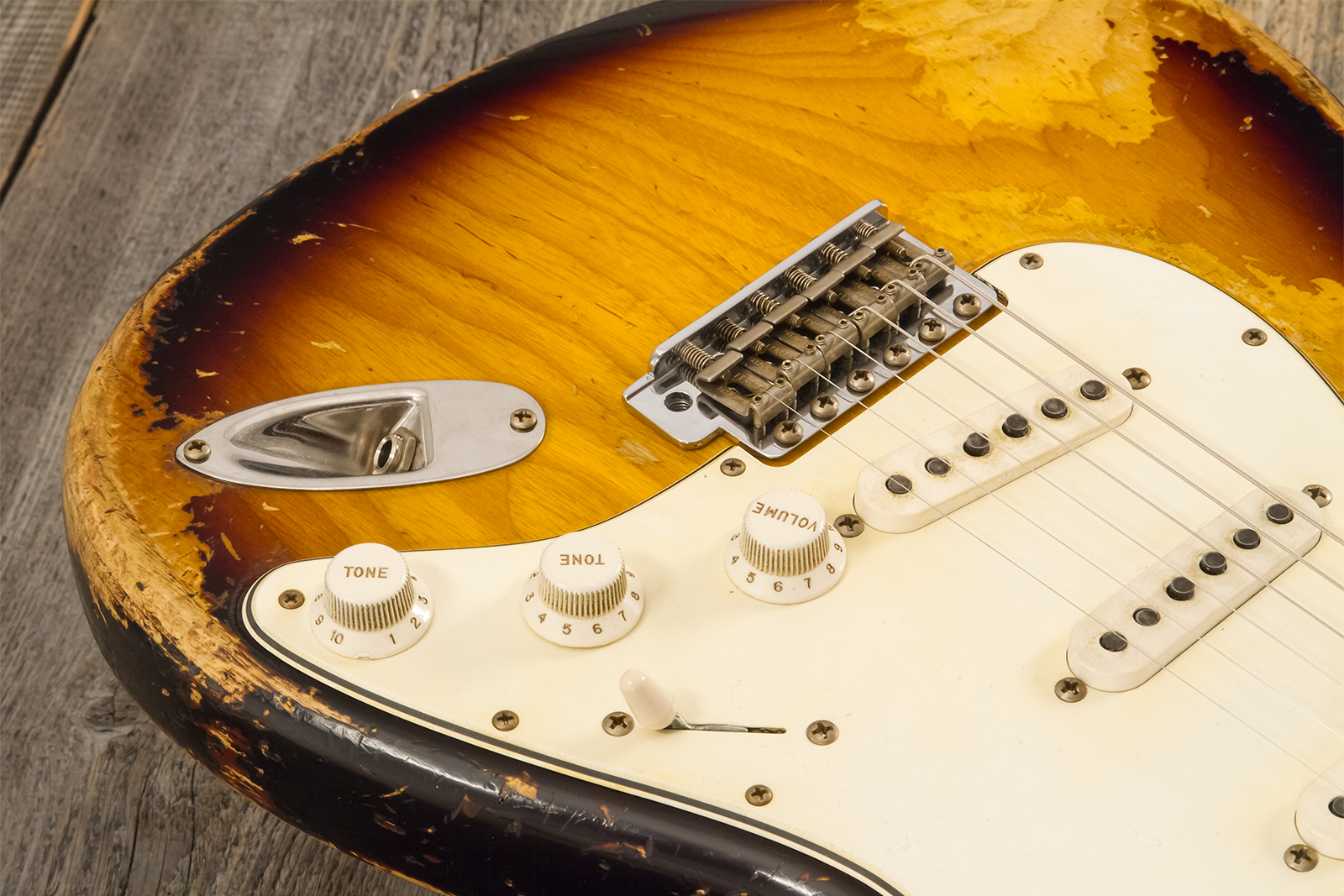 Fender Custom Shop Strat Masterbuilt L.perry 3s Trem Rw #r132309 - Heavy Relic 2-color Sunburst - Str shape electric guitar - Variation 5