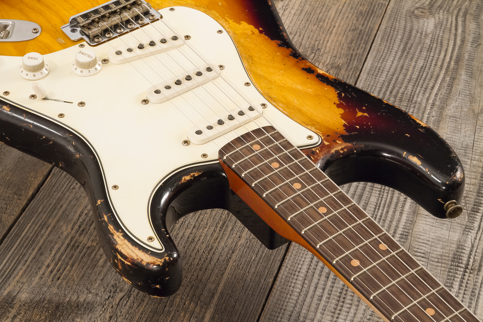 Fender Custom Shop Strat Masterbuilt L.perry 3s Trem Rw #r132309 - Heavy Relic 2-color Sunburst - Str shape electric guitar - Variation 8