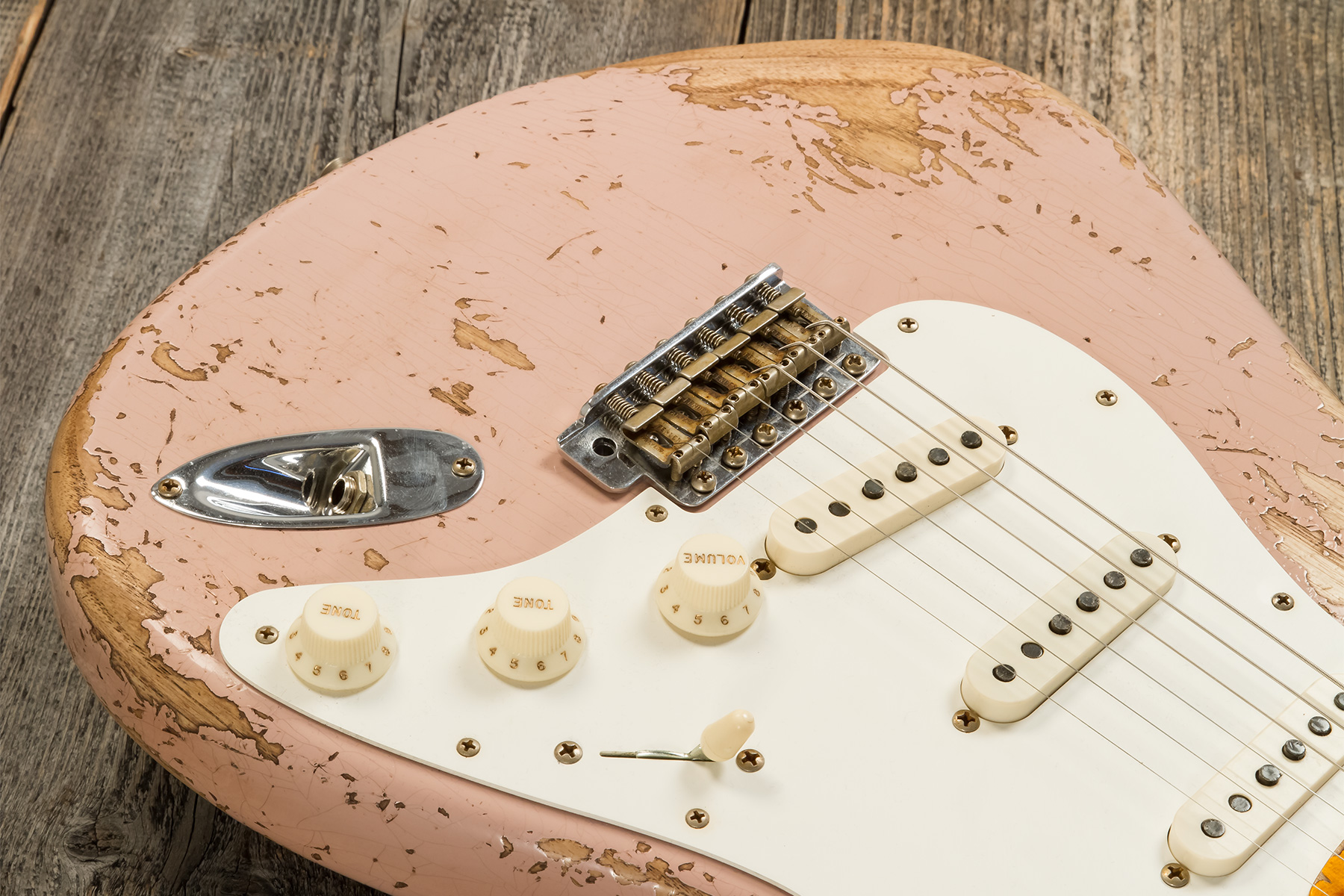 Fender Custom Shop Strat Red Hot 3s Trem Mn #cz579150 - Super Heavy Relic Dirty Shell Pink - Str shape electric guitar - Variation 3