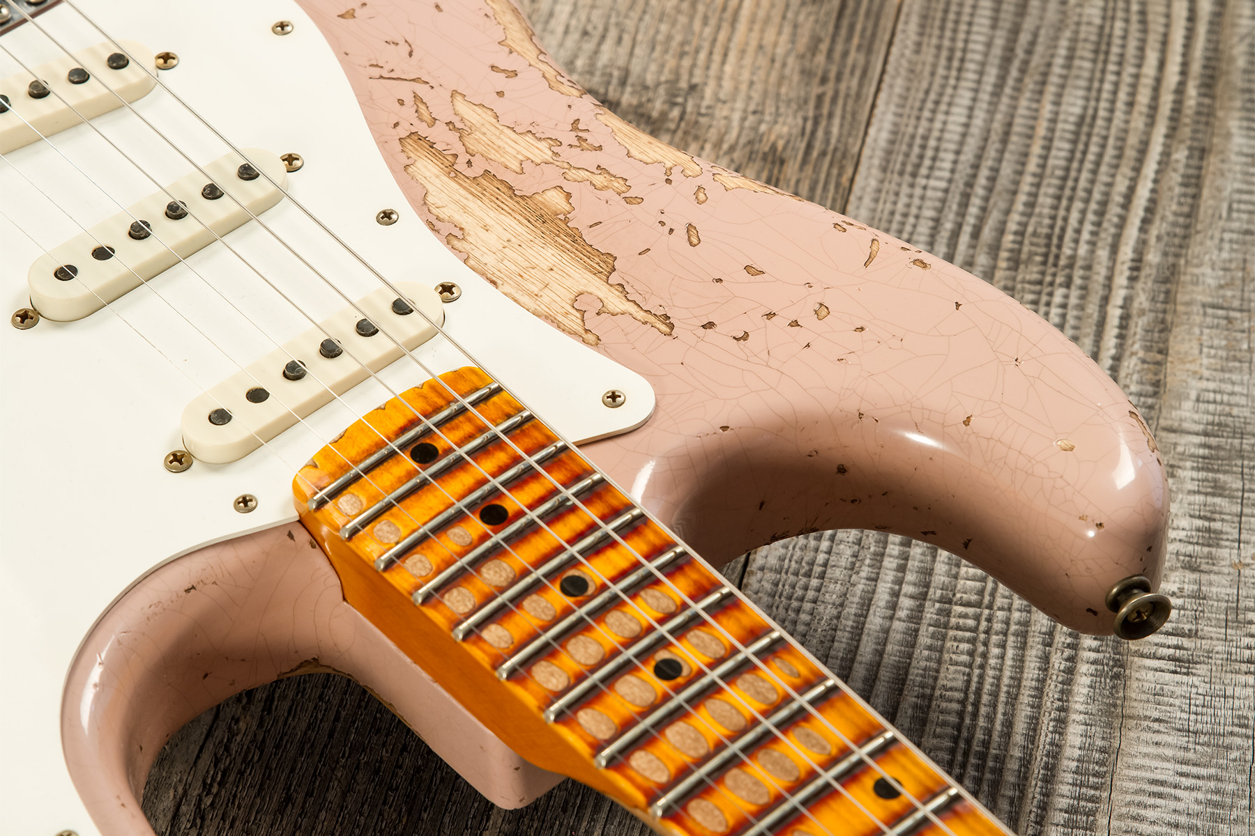 Fender Custom Shop Strat Red Hot 3s Trem Mn #cz579150 - Super Heavy Relic Dirty Shell Pink - Str shape electric guitar - Variation 4