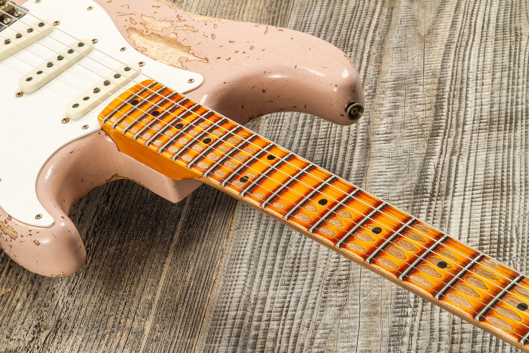 Fender Custom Shop Strat Red Hot 3s Trem Mn #cz579150 - Super Heavy Relic Dirty Shell Pink - Str shape electric guitar - Variation 5