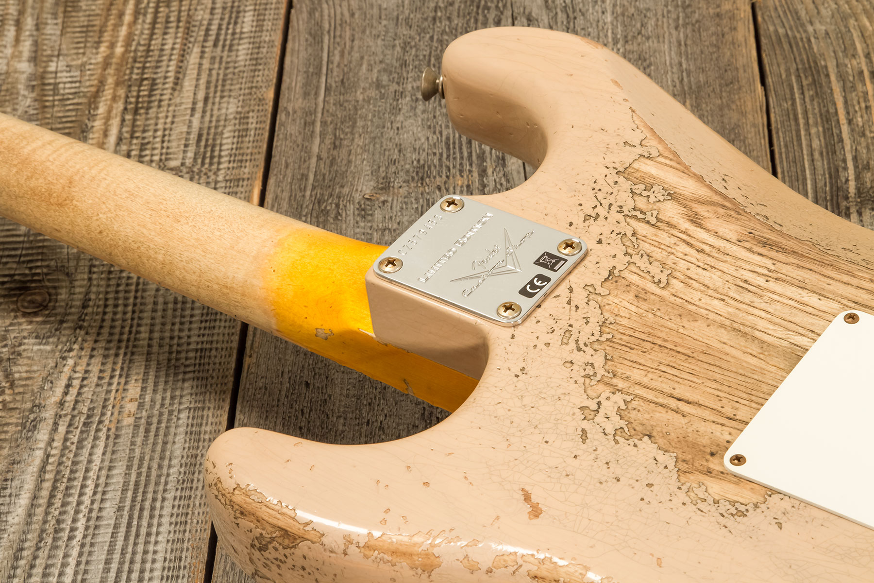 Fender Custom Shop Strat Red Hot 3s Trem Mn #cz579453 - Super Heavy Relic White Blonde - Str shape electric guitar - Variation 7