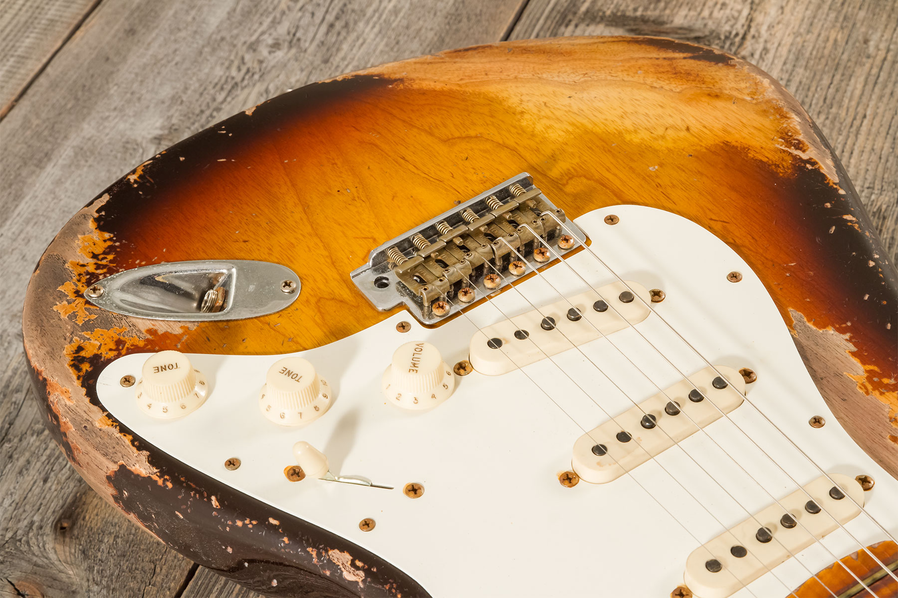 Fender Custom Shop Strat Red Hot 3s Trem Mn #cz580650 - Super Heavy Relic Chocolate 3-color Sunburst - Str shape electric guitar - Variation 3