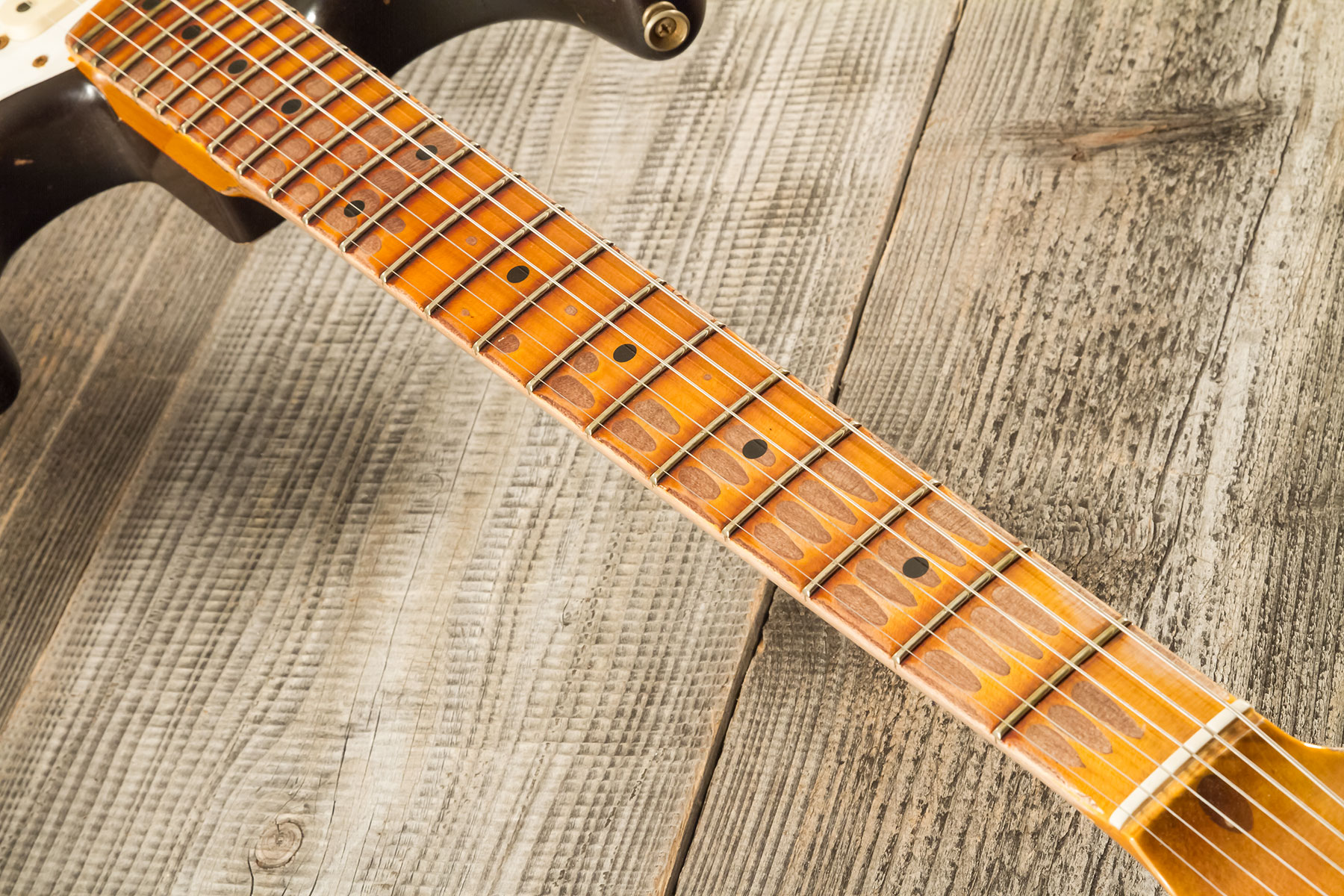 Fender Custom Shop Strat Red Hot 3s Trem Mn #cz580650 - Super Heavy Relic Chocolate 3-color Sunburst - Str shape electric guitar - Variation 5