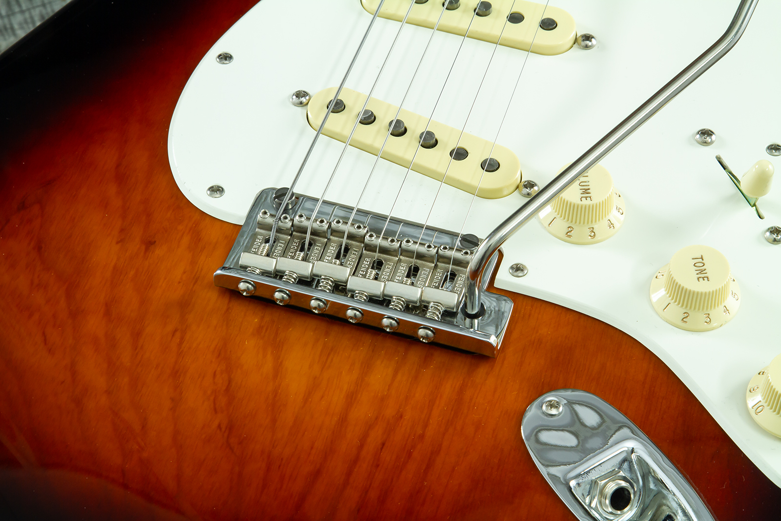 Fender Strat American Pro Ii Ltd 3s Trem Mn #us23077326 - 2-color Sunburst - Str shape electric guitar - Variation 3