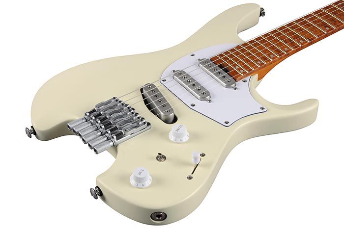 Ibanez Ichika Nito Ichi10 Vwm Quest Signature 3s Ht Mn - Vintage White Matte - Metal electric guitar - Variation 2