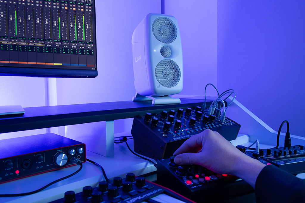 Ik Multimedia Iloud Mtm Mkii-white - La Paire - Active studio monitor - Variation 2