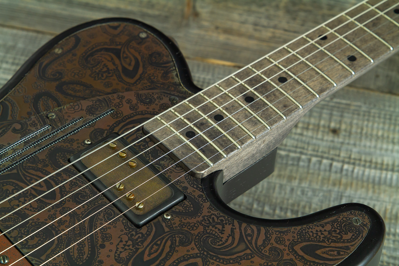 James Trussart Steeltopcaster Sh Ht Mn #26036 - Rust & Black Paisley Engraved - Tel shape electric guitar - Variation 4