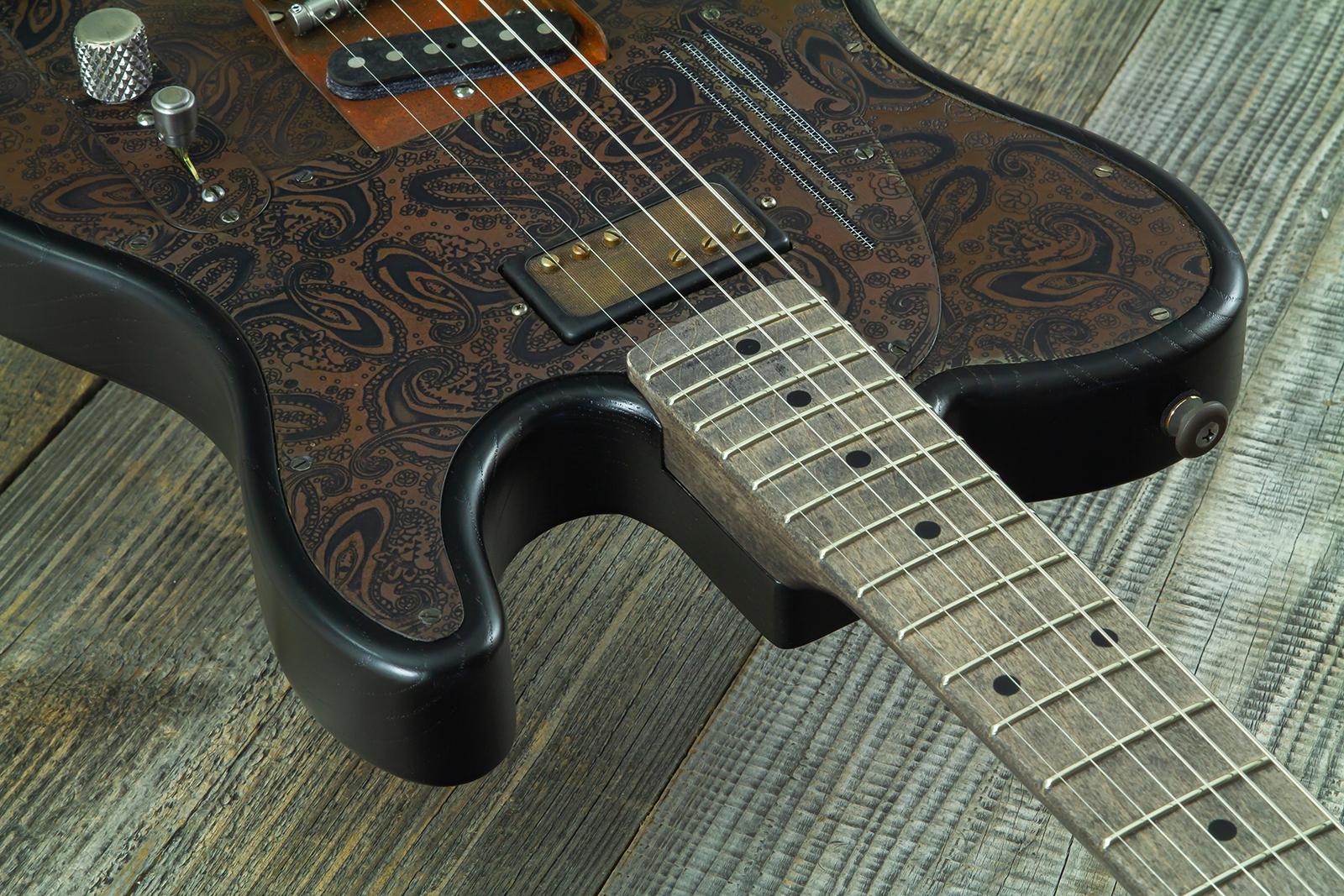 James Trussart Steeltopcaster Sh Ht Mn #26036 - Rust & Black Paisley Engraved - Tel shape electric guitar - Variation 6