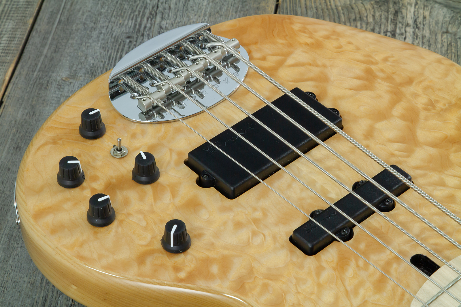 Lakland 55-02 Deluxe Qmt Skyline 5c Active Mn - Solid body electric bass - Variation 3