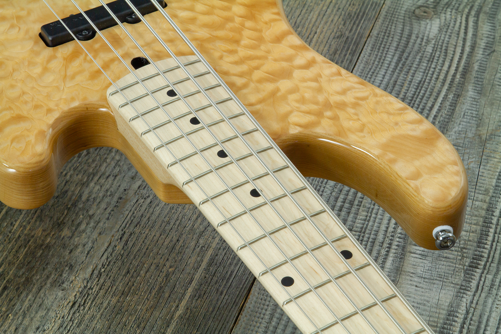 Lakland 55-02 Deluxe Qmt Skyline 5c Active Mn - Solid body electric bass - Variation 4