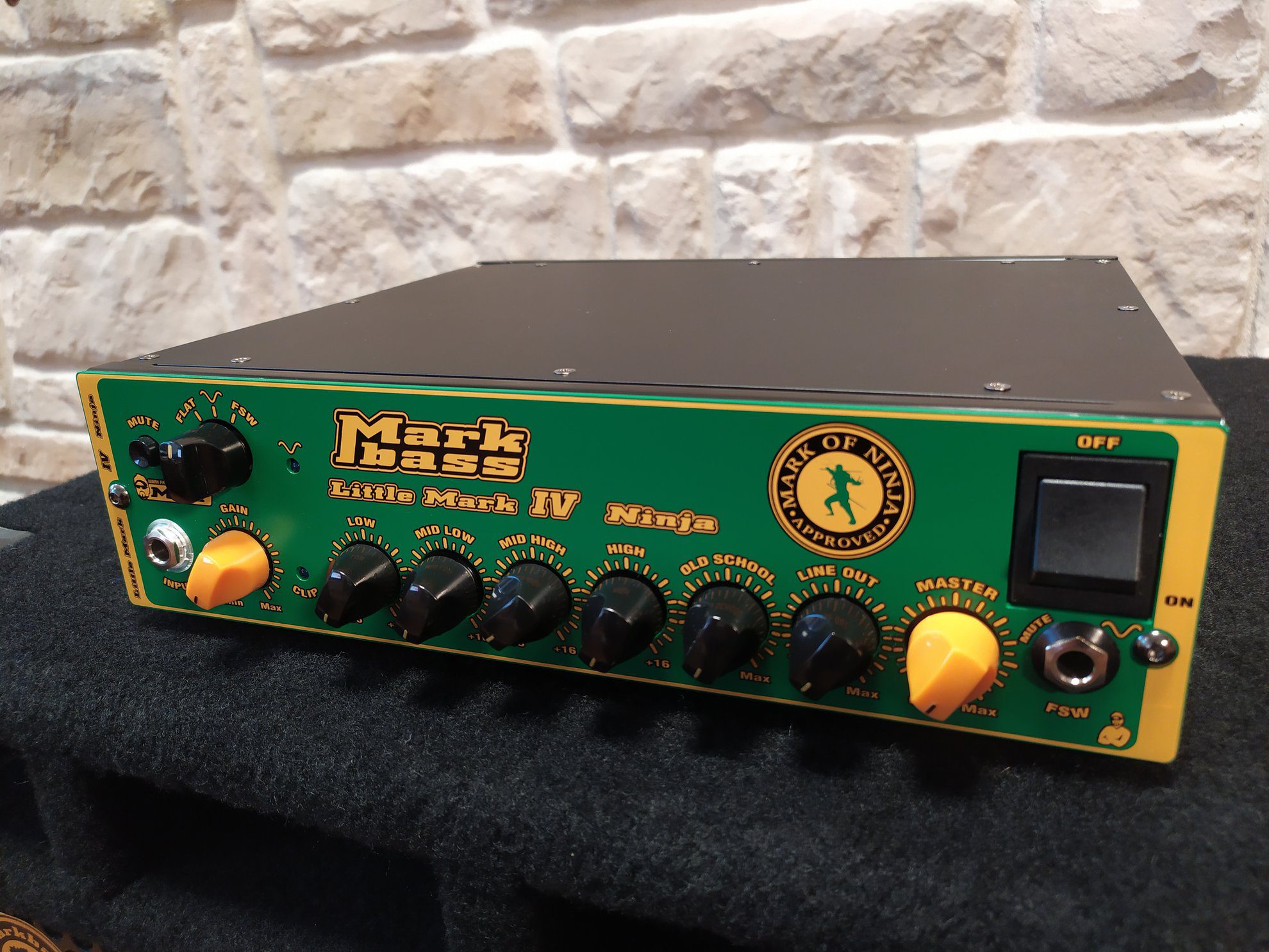 Markbass Little Mark IV Ninja Bass amp head Markbass Little Mark IV Ninja Bass amp head