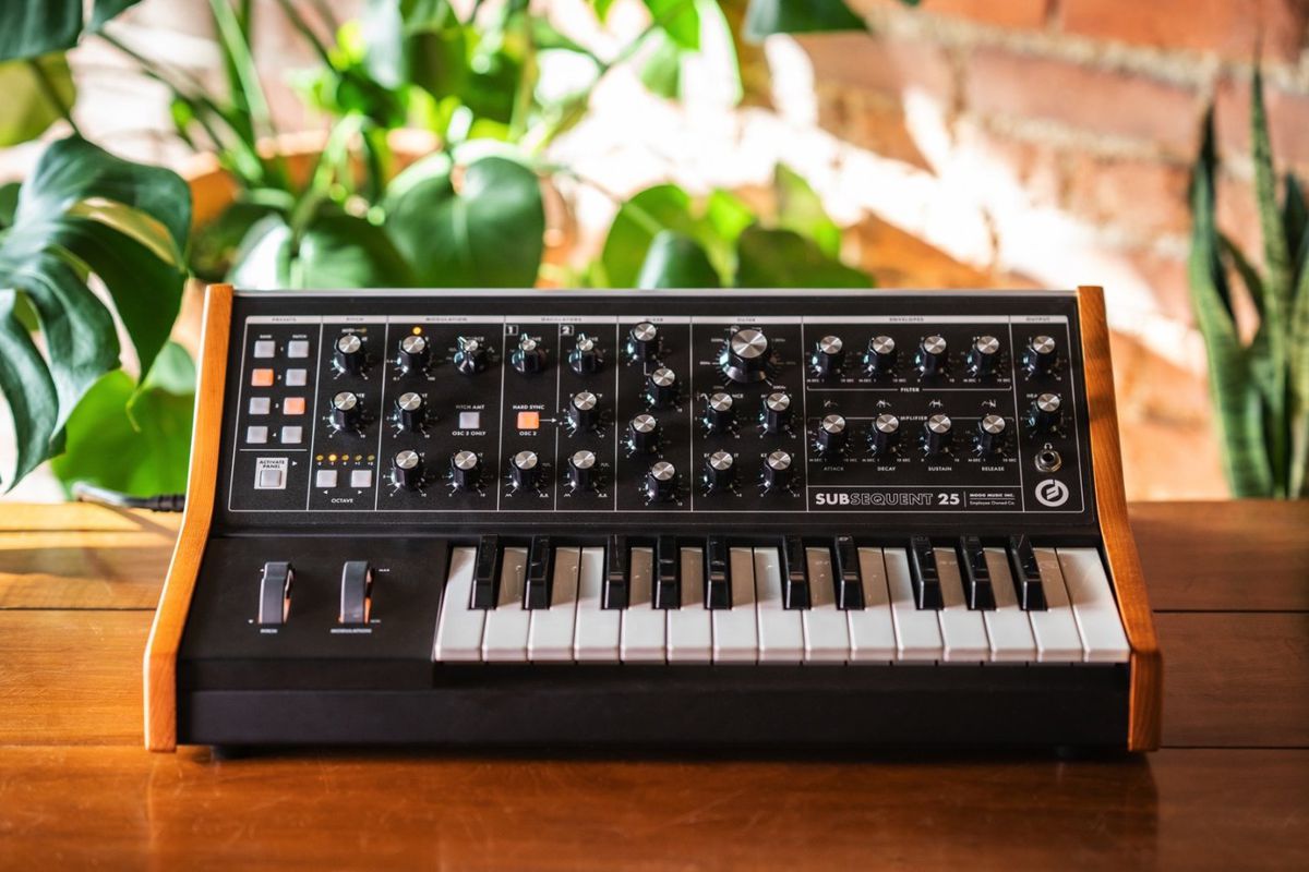 Moog Subsequent 25 - Synthesizer - Variation 3
