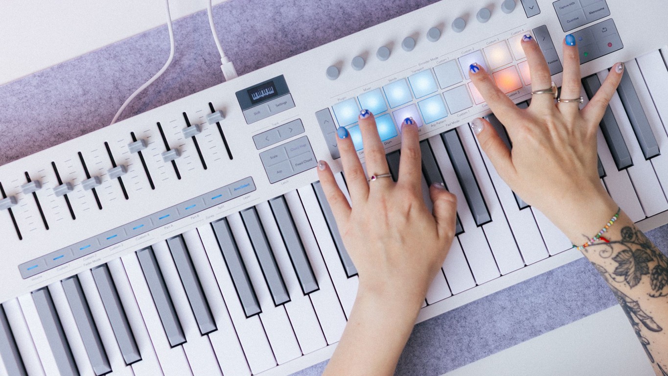 Novation Launchkey 61 Mk4 White - Controller-Keyboard - Variation 11