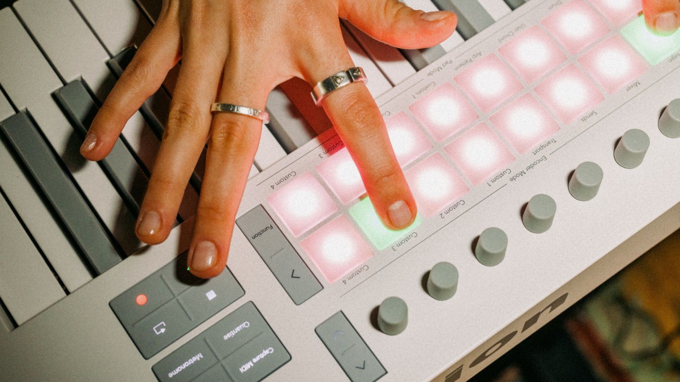 Novation Launchkey 61 Mk4 White - Controller-Keyboard - Variation 8
