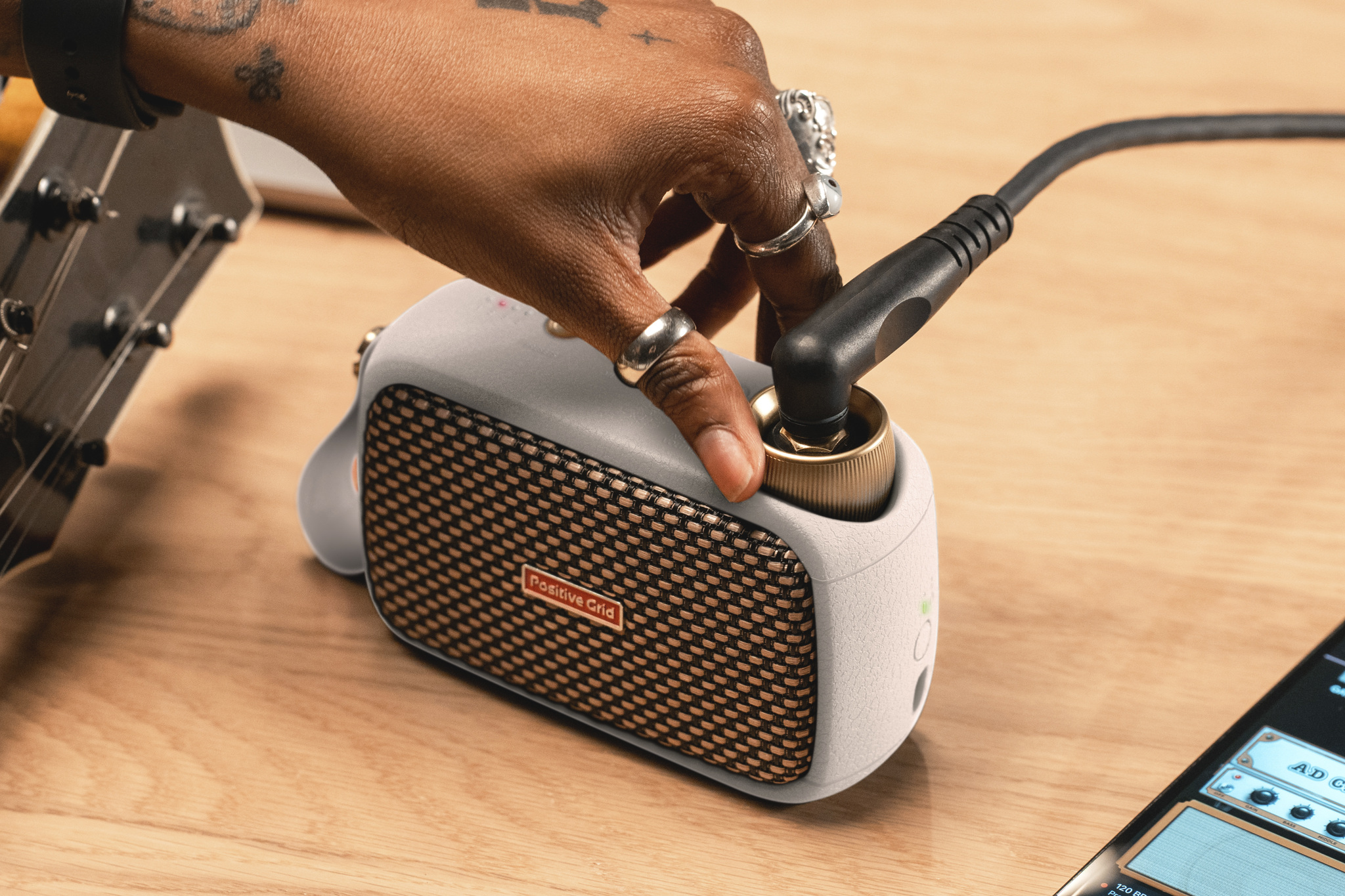 Positive Grid Spark Go Pearl 5w 1x2 - Mini guitar amp - Variation 2