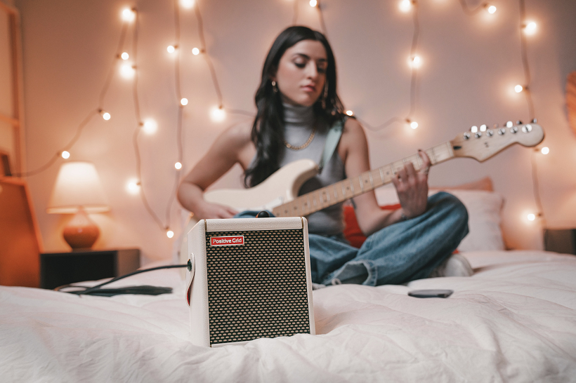 Positive Grid Spark Mini Pearl Combo 10w 2x2 - Electric guitar combo amp - Variation 3