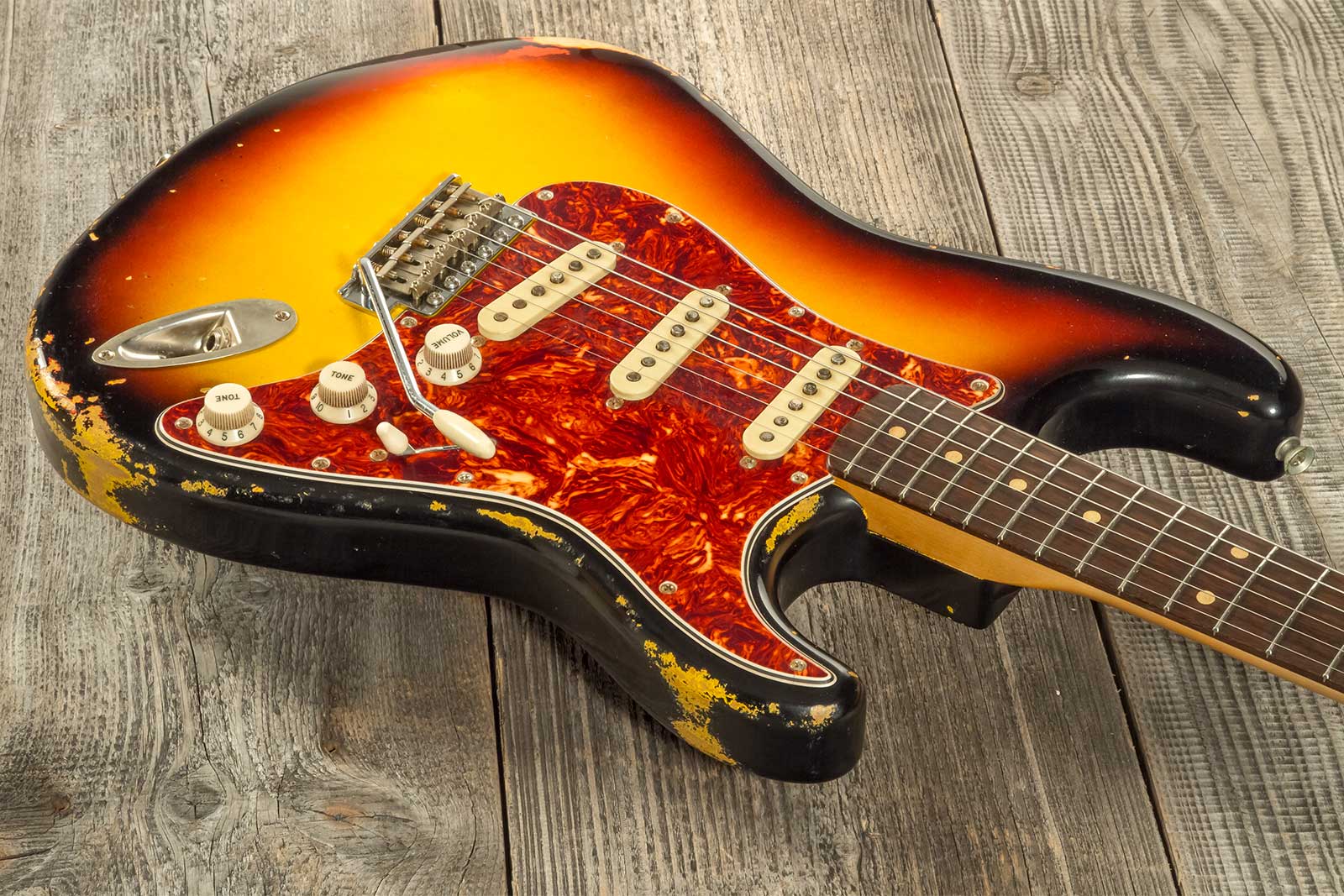 Rebelrelic S-series 1962 3s Trem Rw #231009 - 3-tone Sunburst - Str shape electric guitar - Variation 2
