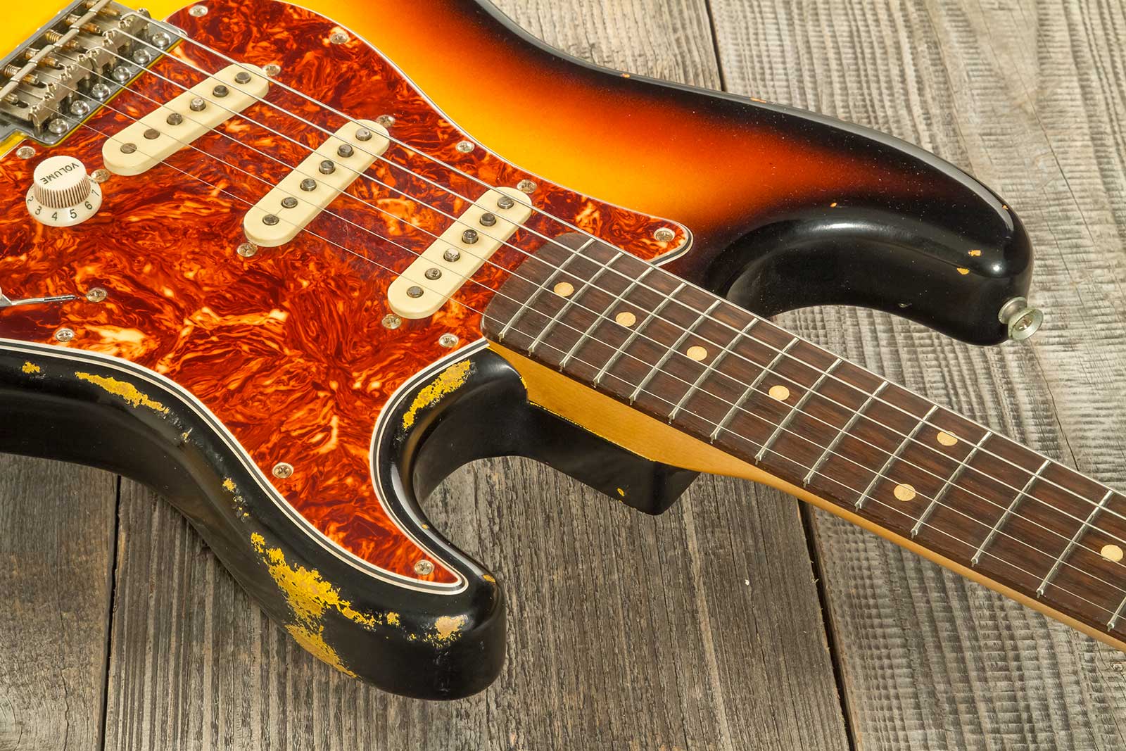 Rebelrelic S-series 1962 3s Trem Rw #231009 - 3-tone Sunburst - Str shape electric guitar - Variation 4