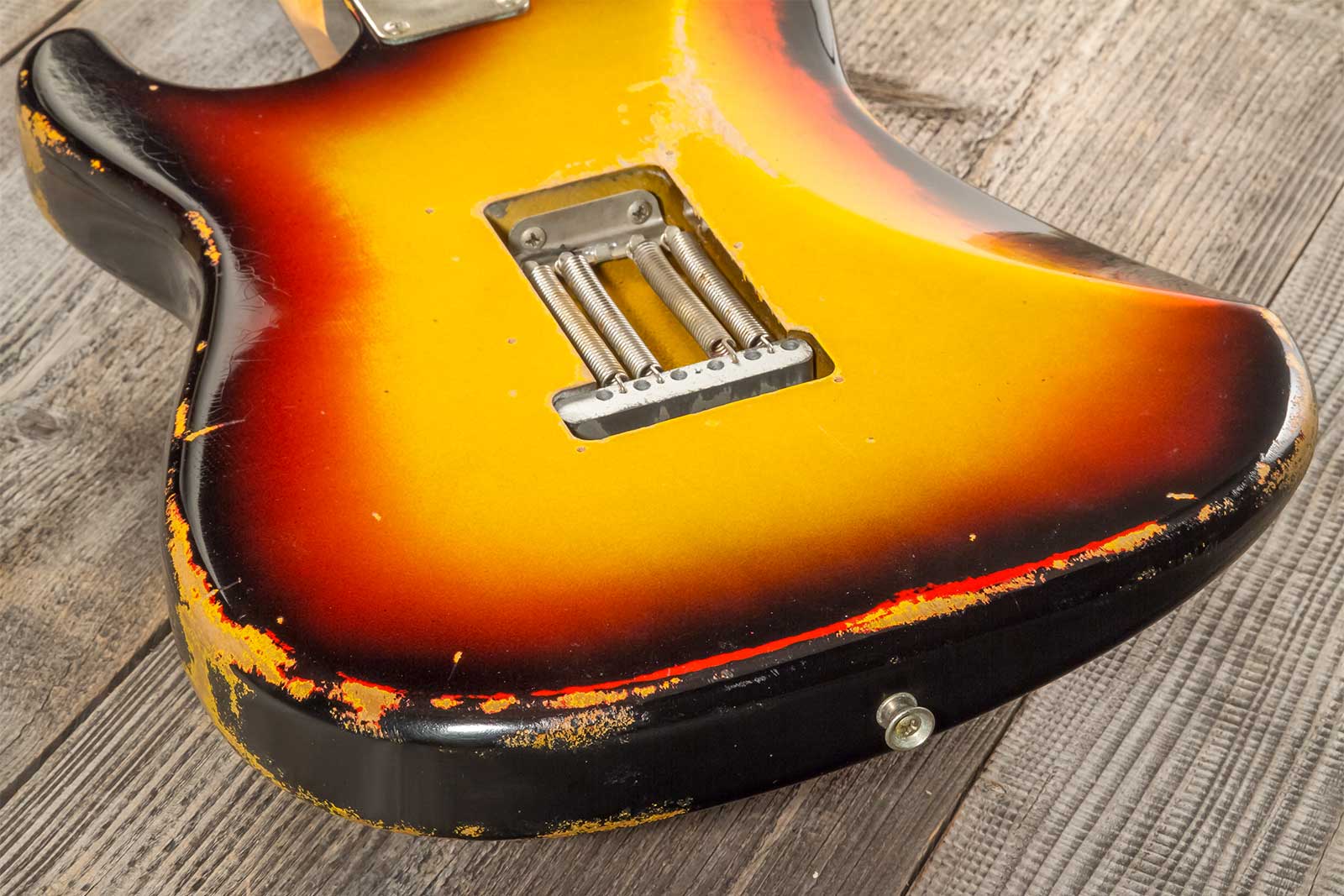 Rebelrelic S-series 1962 3s Trem Rw #231009 - 3-tone Sunburst - Str shape electric guitar - Variation 6