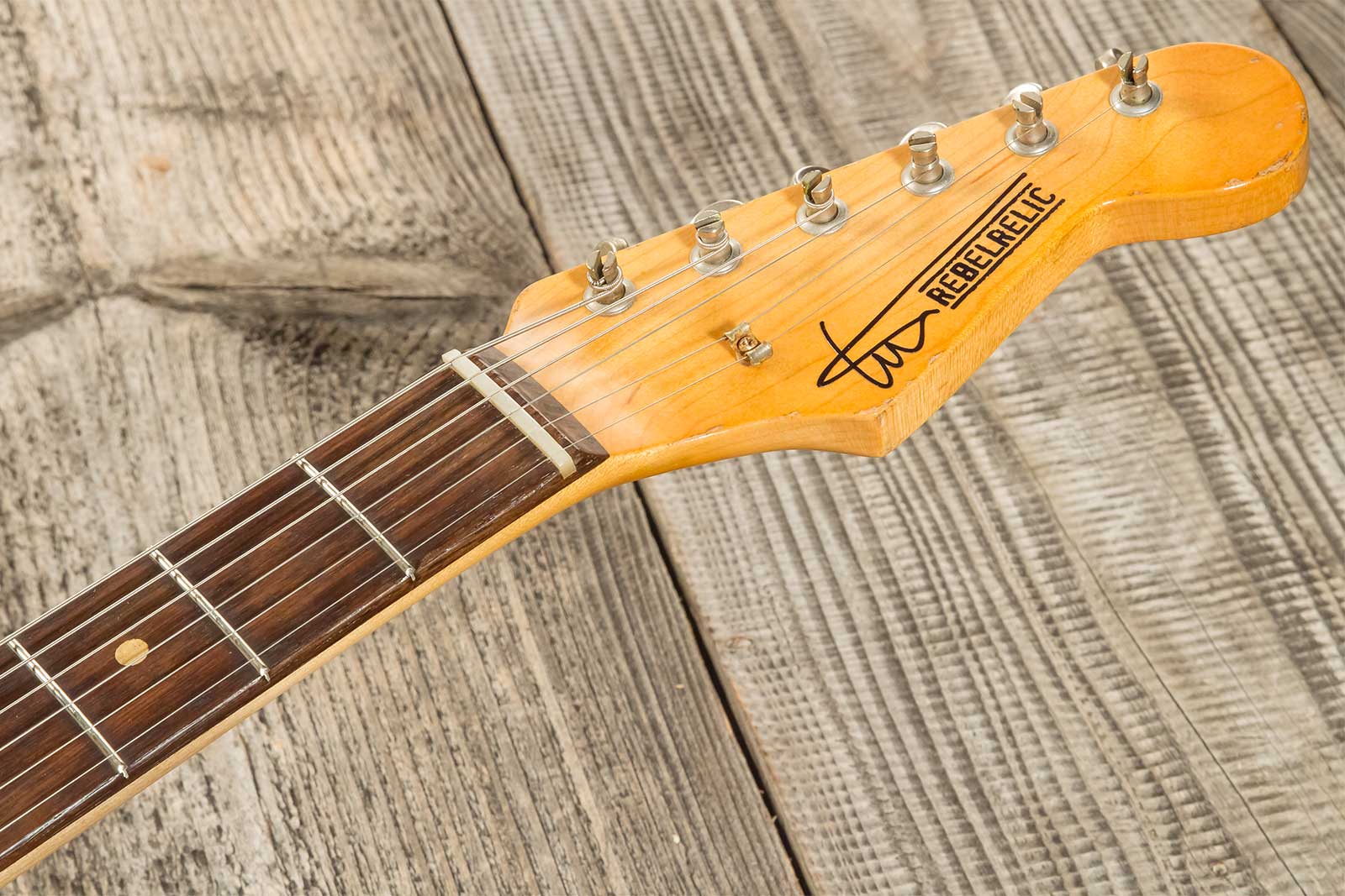 Rebelrelic S-series 1962 3s Trem Rw #231009 - 3-tone Sunburst - Str shape electric guitar - Variation 8