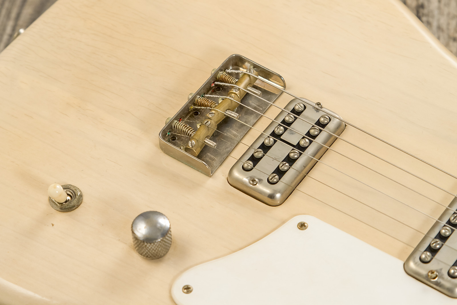 Rebelrelic Tux Monarch 2h Ht Rw #62188 - Transparent Eden Yellow - Str shape electric guitar - Variation 3