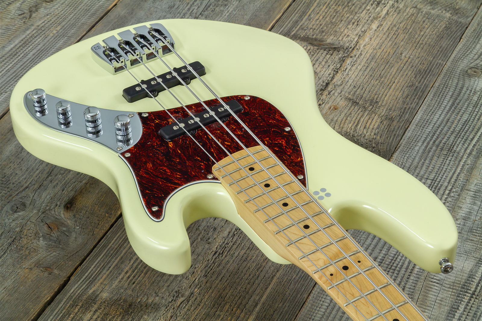 Sandberg California Tt Short Scale Active Mn - Highgloss Creme - Solid body electric bass - Variation 2