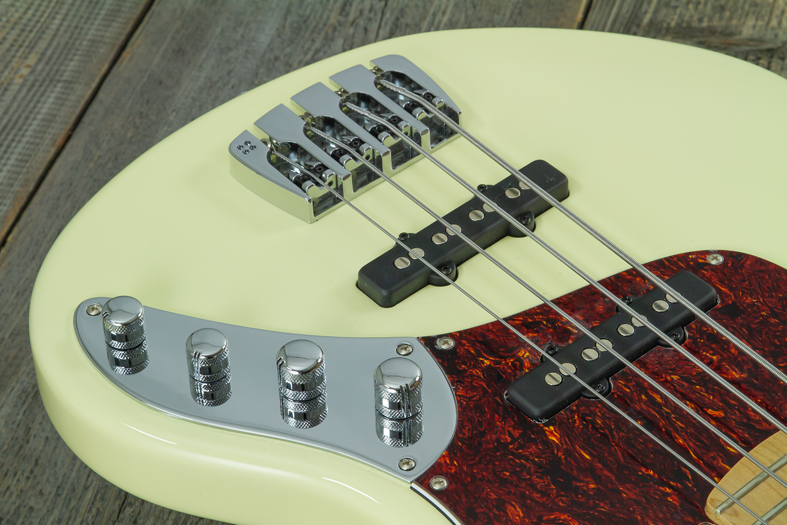 Sandberg California Tt Short Scale Active Mn - Highgloss Creme - Solid body electric bass - Variation 3