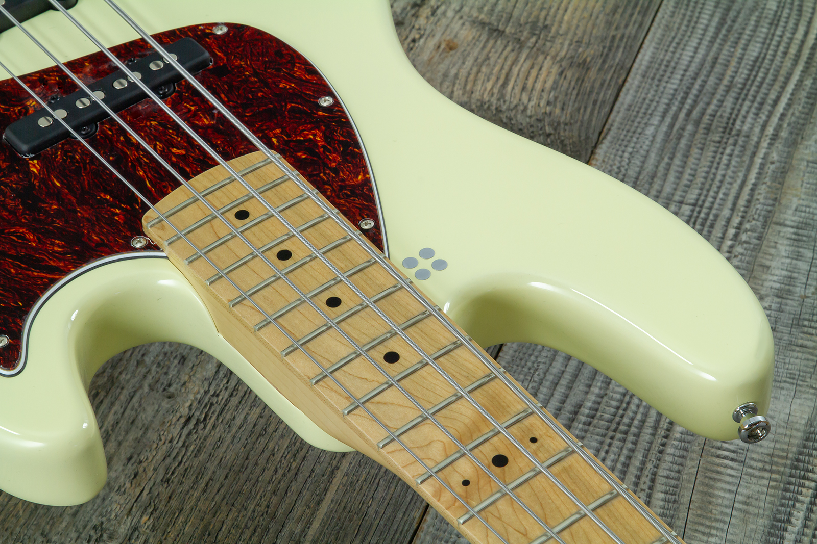 Sandberg California Tt Short Scale Active Mn - Highgloss Creme - Solid body electric bass - Variation 4