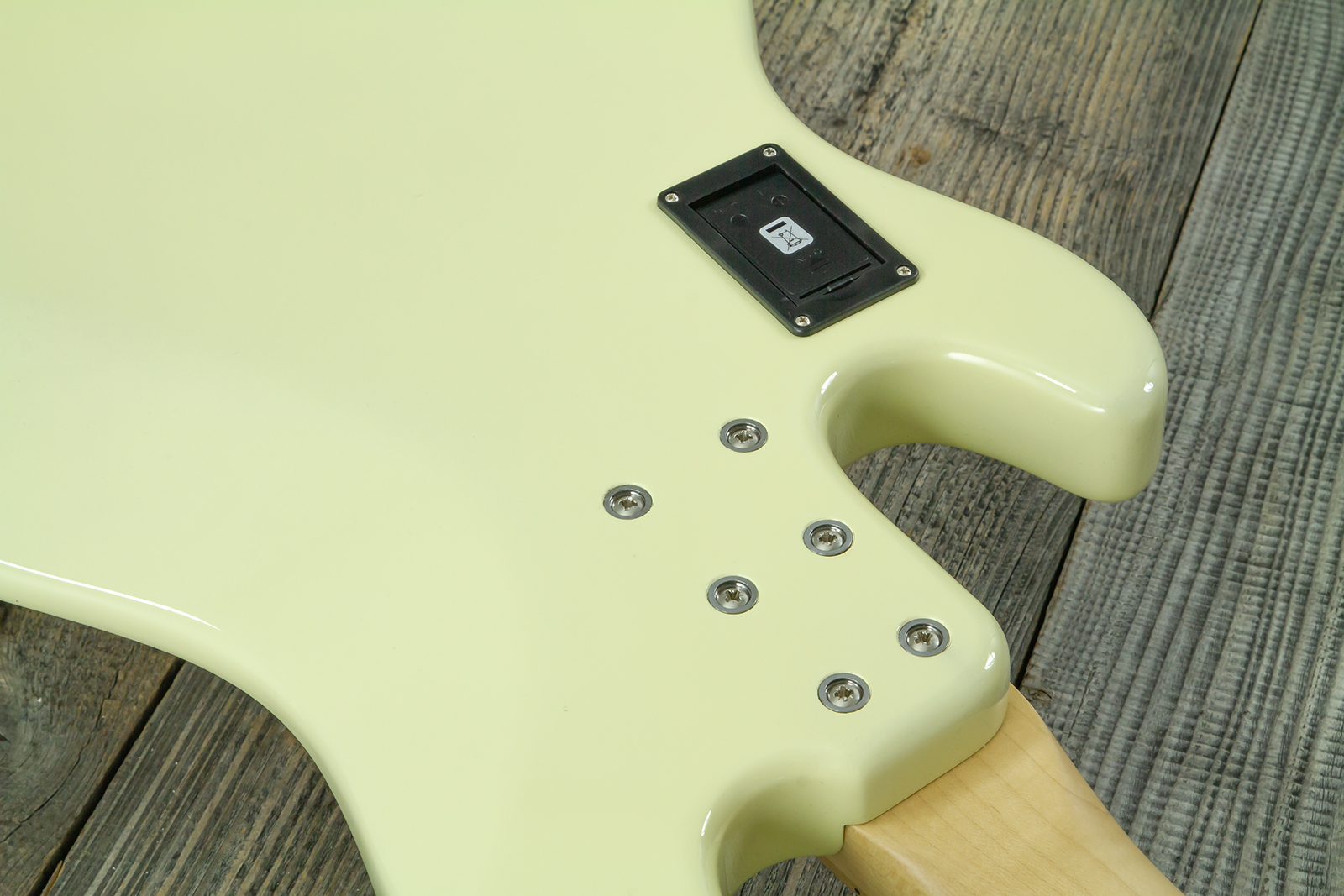 Sandberg California Tt Short Scale Active Mn - Highgloss Creme - Solid body electric bass - Variation 8
