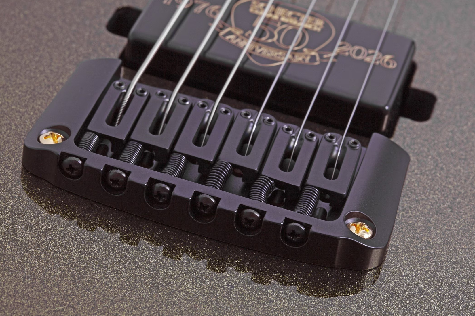 Schecter C1 50th Ann. 2h Ht Eb - 50th Gold Burst - Metal electric guitar - Variation 4