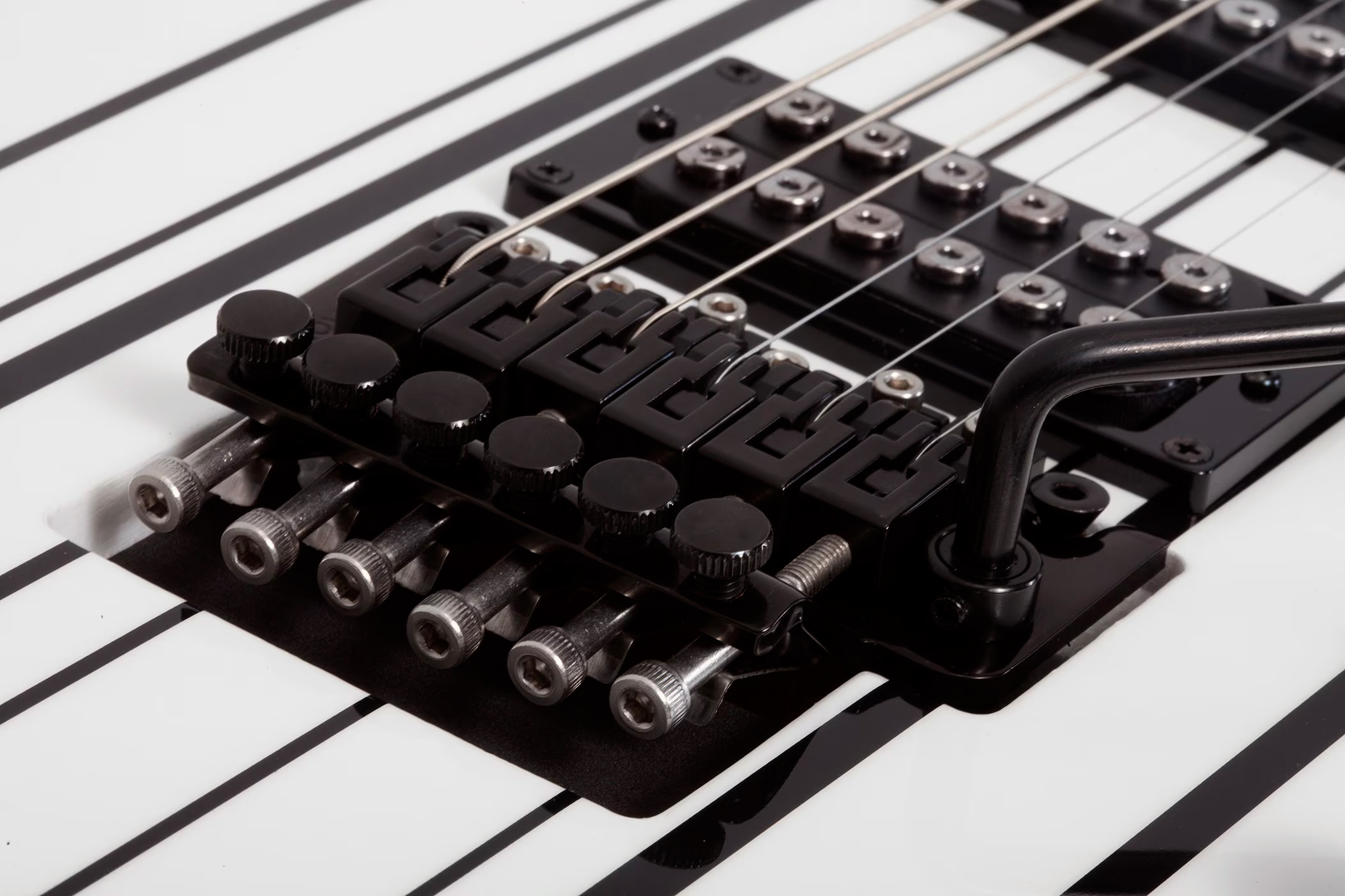Schecter Synyster Standard Signature 2h Fr Eb - Gloss White With Black Pinstripes - Signature electric guitar - Variation 2