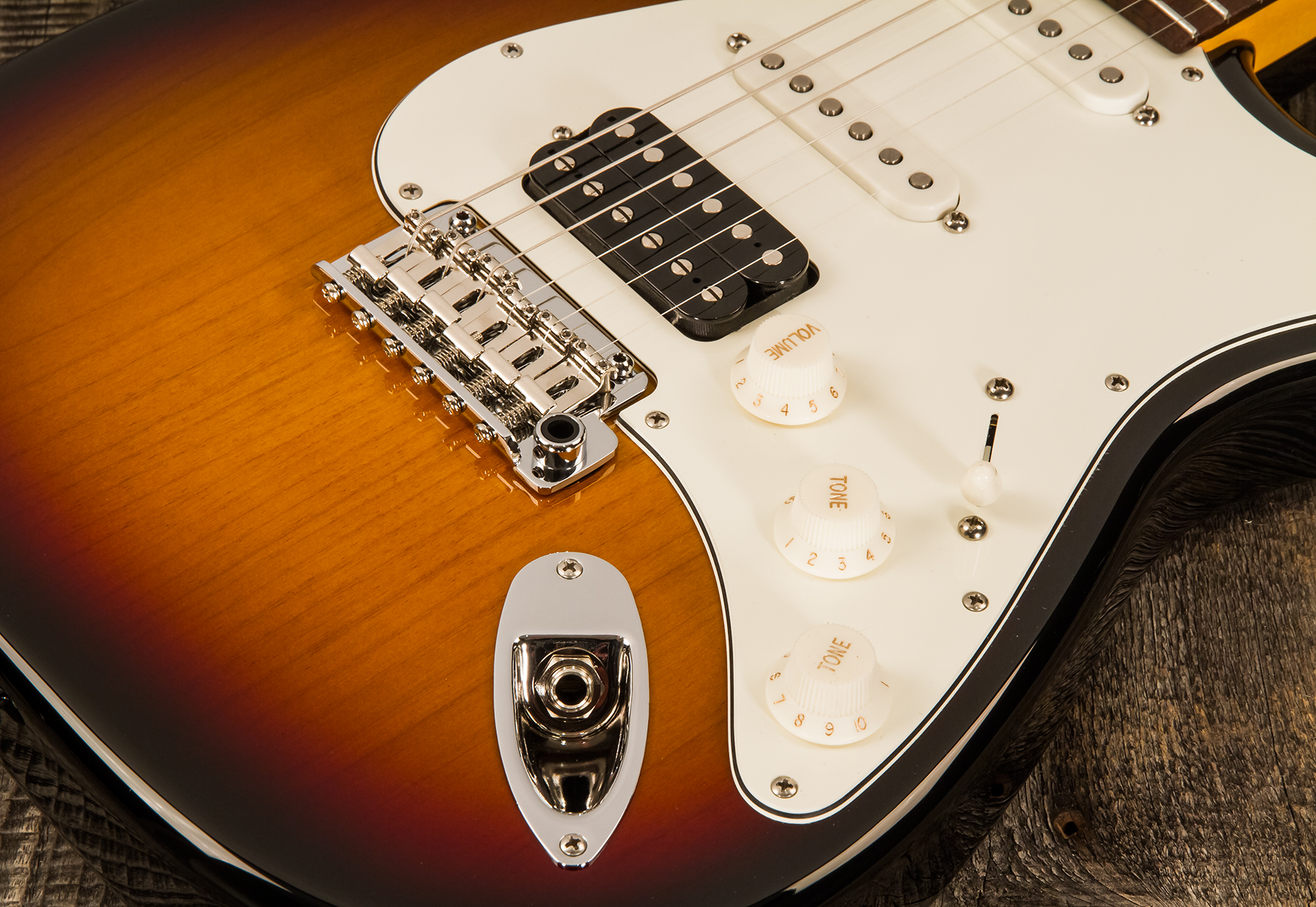 Suhr Classic S 01-CLS-0001 - 3 tone burst Str shape electric Suhr Classic S 01-CLS-0001 - 3 tone burst Str shape electric