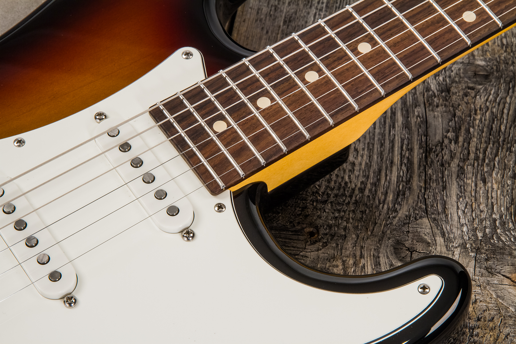 Suhr Classic S 01-CLS-0001 - 3 tone burst Str shape electric Suhr Classic S 01-CLS-0001 - 3 tone burst Str shape electric