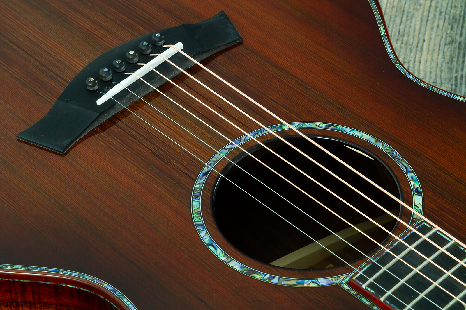 Taylor Custom Shop Grand Auditorium Cw Redwood / Koa Eb Es2 #1211143039 #1210103110 - Shaded Edgeburst - Folk guitar - Variation 4